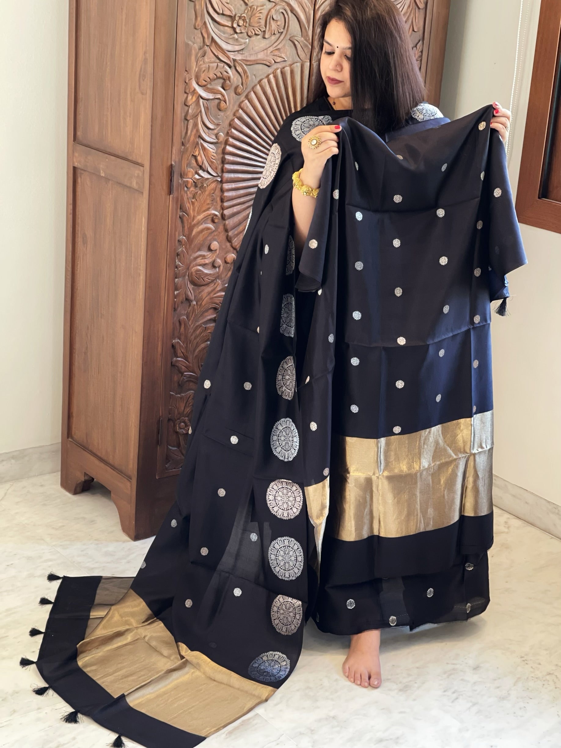 Black Designer Banarasi Suit Set in Pure Silk - Masakalee