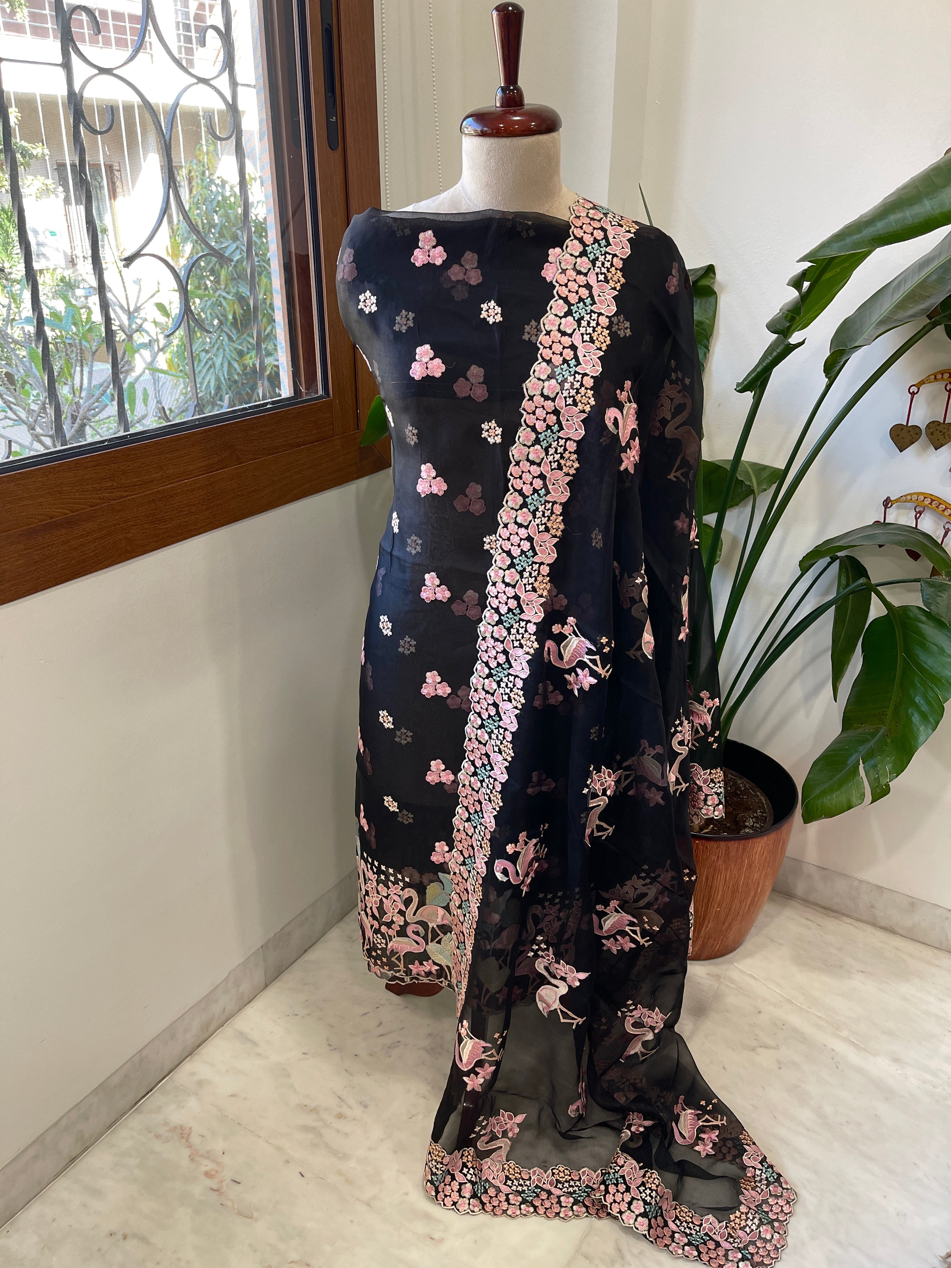 Black Dupatta Set (Kurta+Dupatta) with Thread Embroidery in Pure Organza - Masakalee