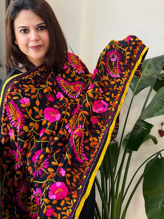 Black Georgette dupatta with Woolen Thread Handwork - Masakalee