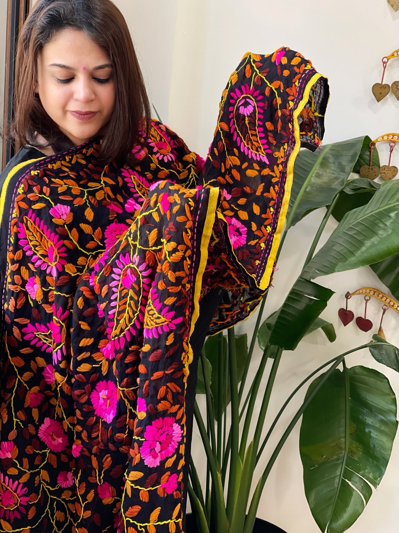 Black Georgette dupatta with Woolen Thread Handwork - Masakalee