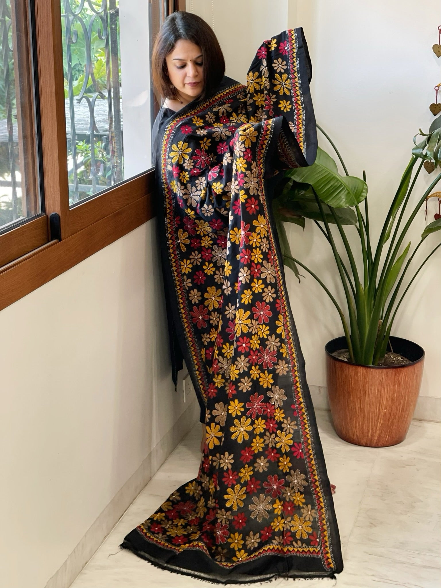 Black Handmade Kantha Dupatta in Silk - Masakalee