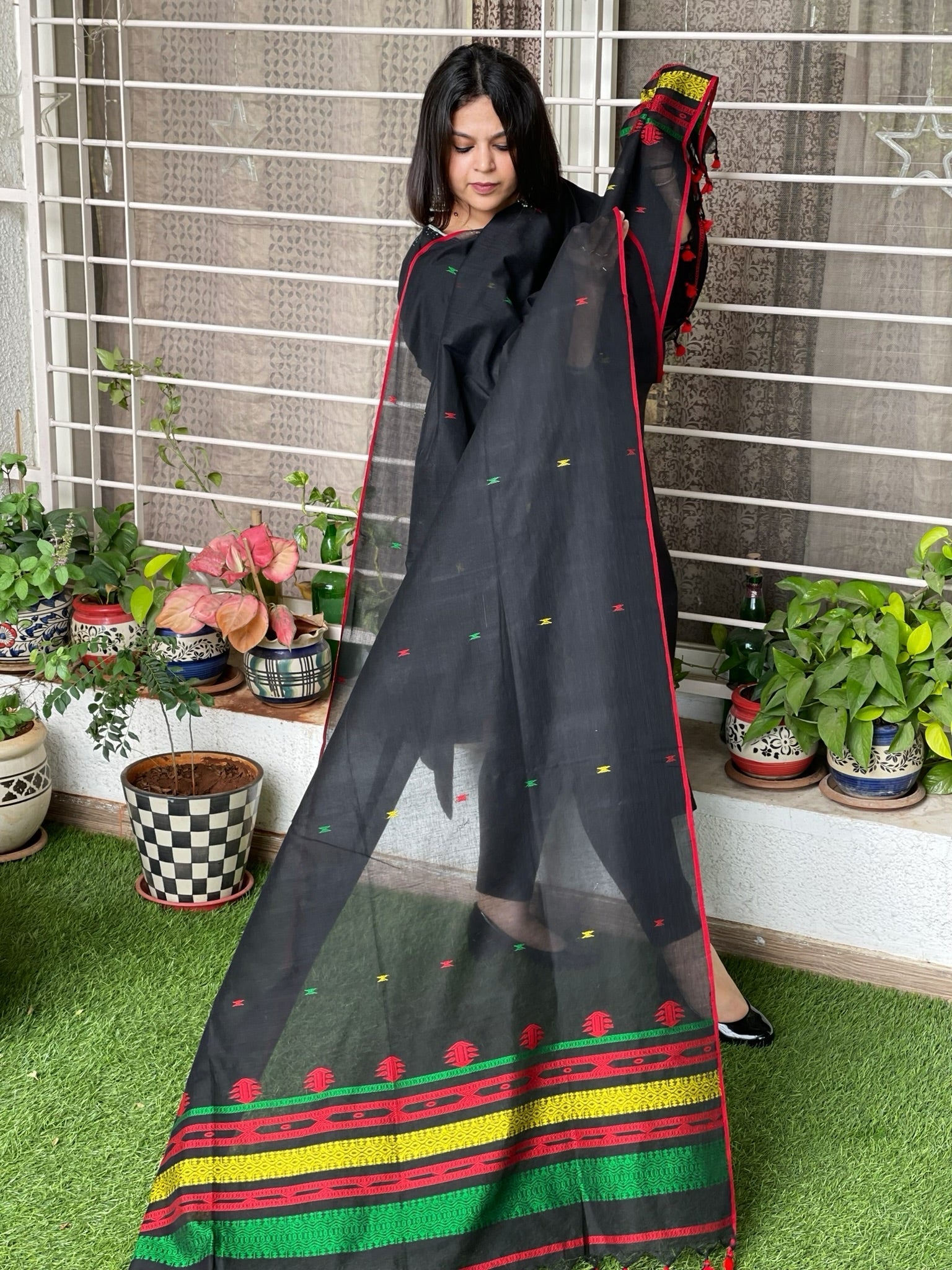 Black Handwoven Bhujodi Dupatta in Chanderi Cotton - Masakalee