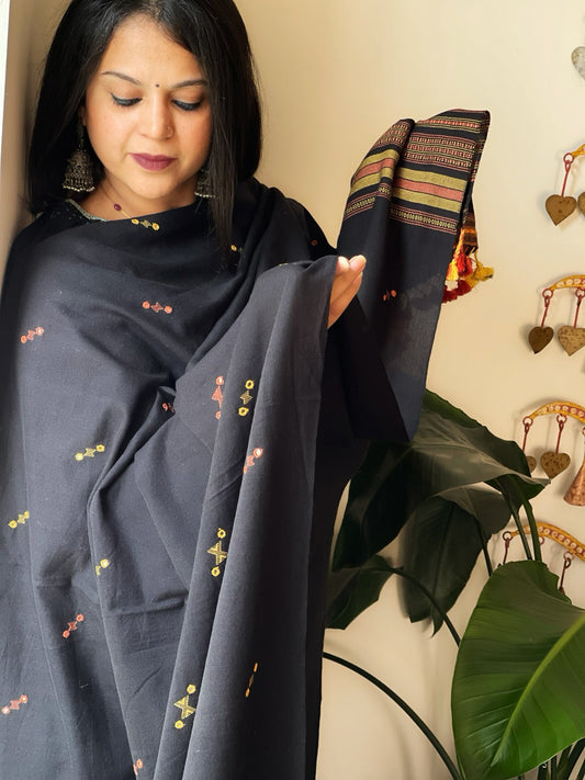 Black Handwoven Bhujodi Dupatta with Mirror & Thread Handwork in Cotton - Masakalee