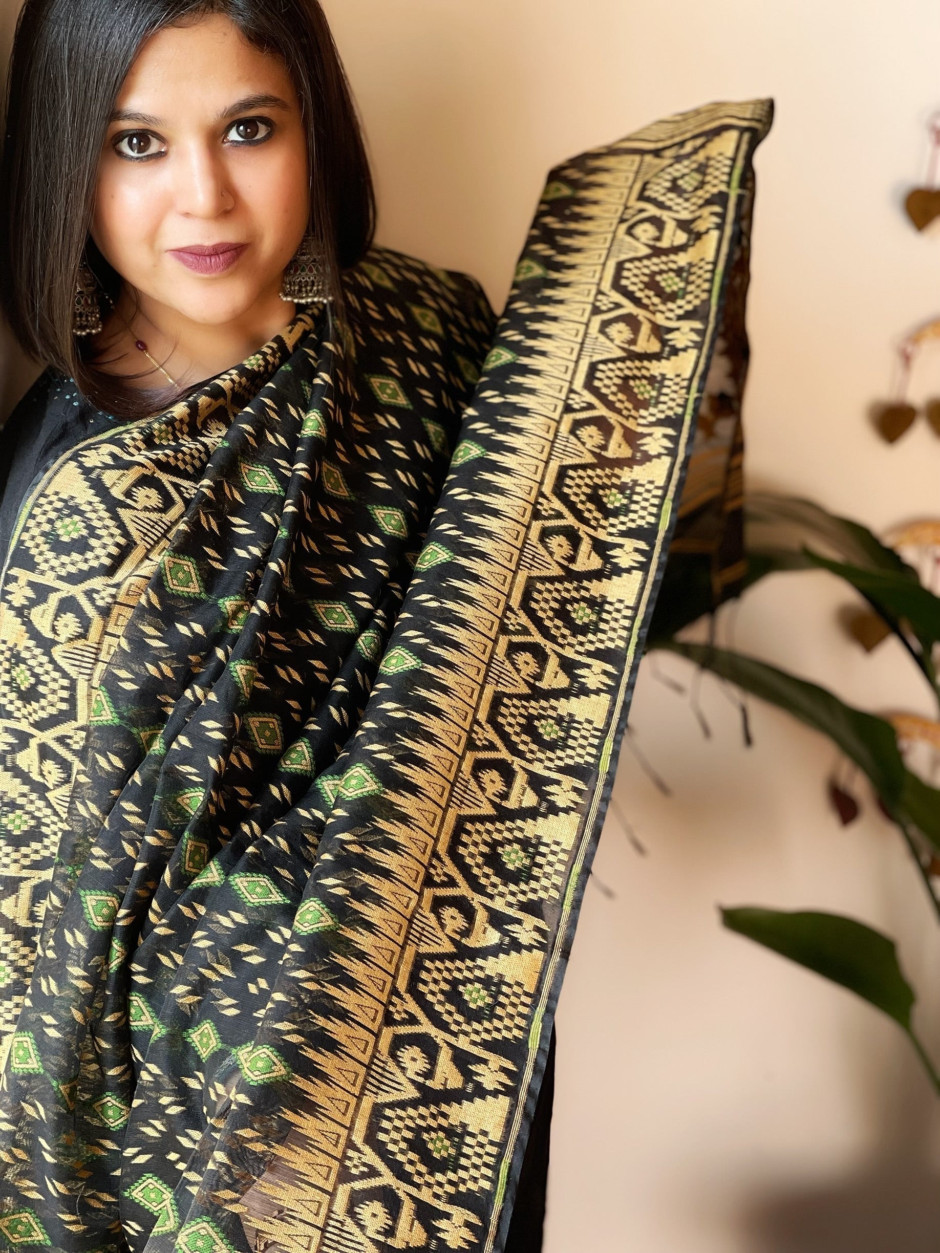 Black Handwoven Jamdani Dupatta in Pure Muslin - Chanderi - Masakalee