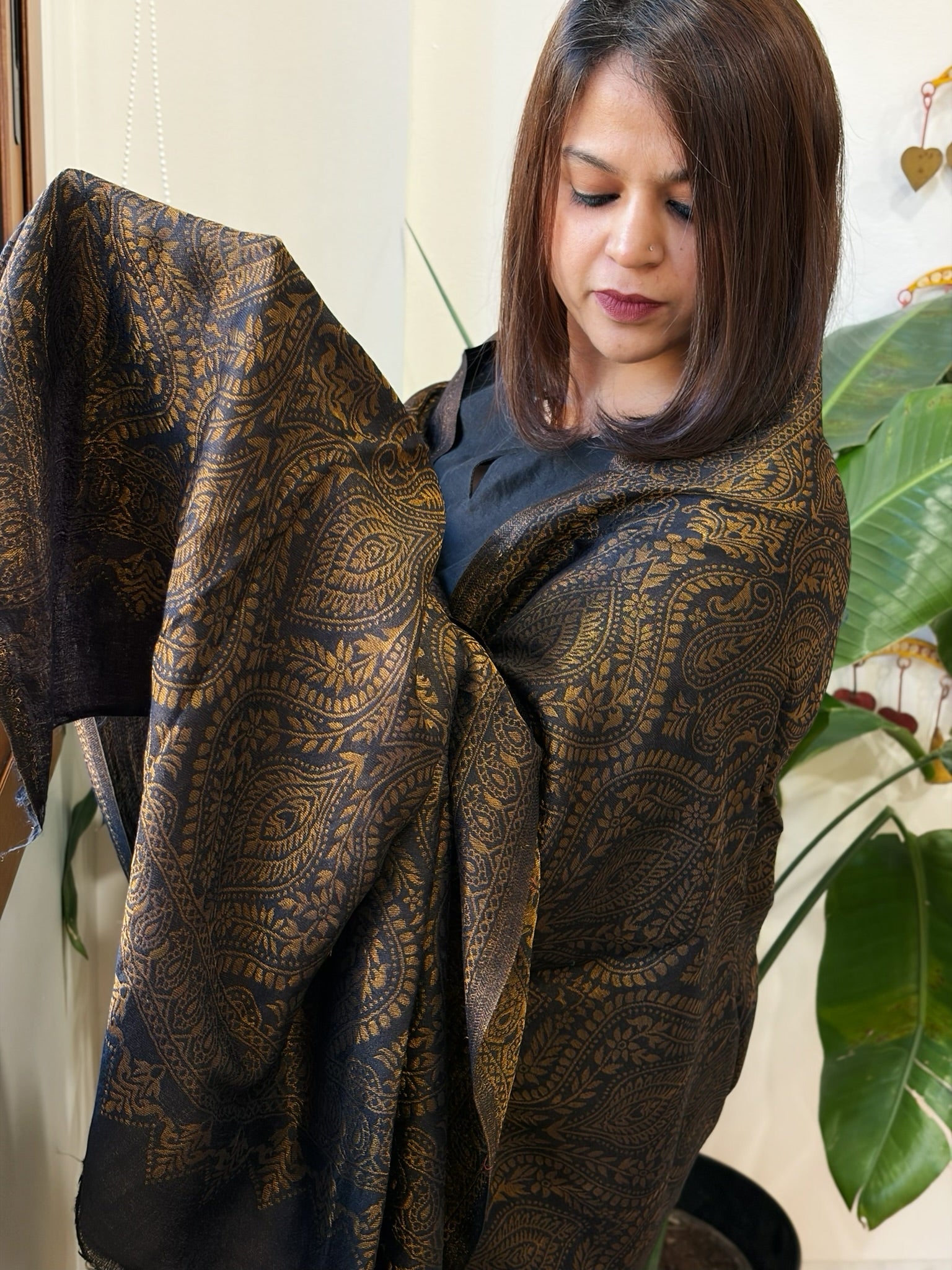 Black Pashmina Shawl with Zari - Masakalee