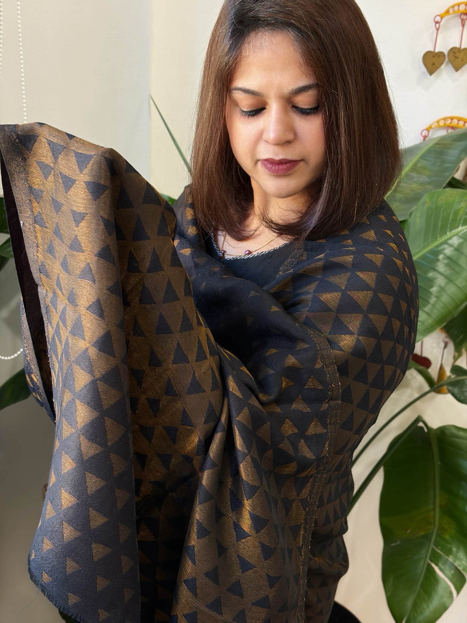 Black Pashmina Stole with Zari - Masakalee