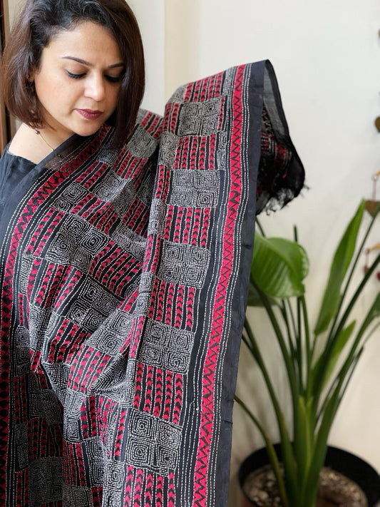 Black, Red Handmade Kantha Dupatta in Silk - Masakalee