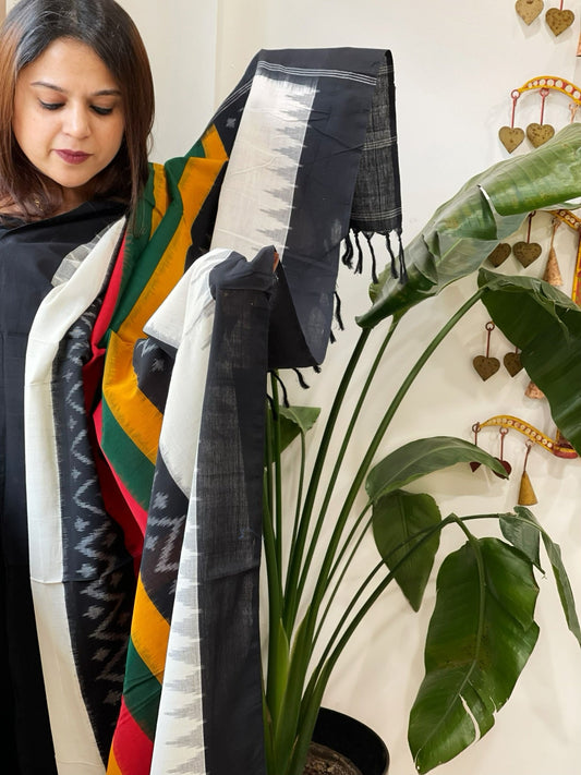 Black, White Handwoven Ikat Dupatta in Cotton - Masakalee