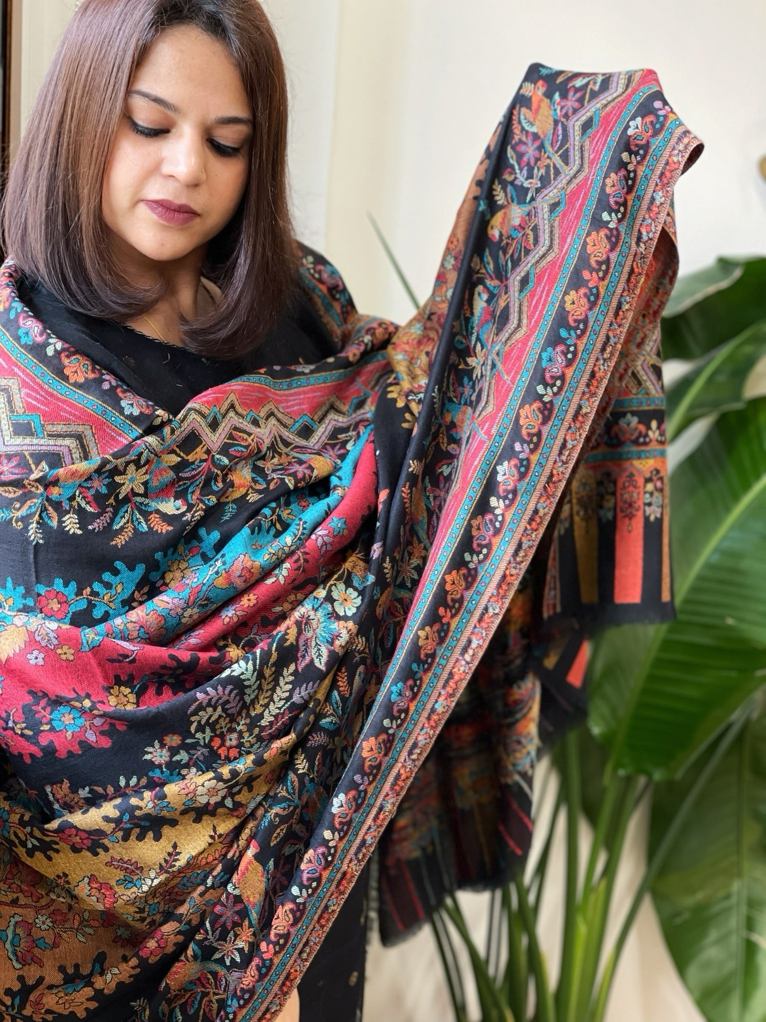 Black Woven Kaani Jaal Pashmina Shawl - Masakalee