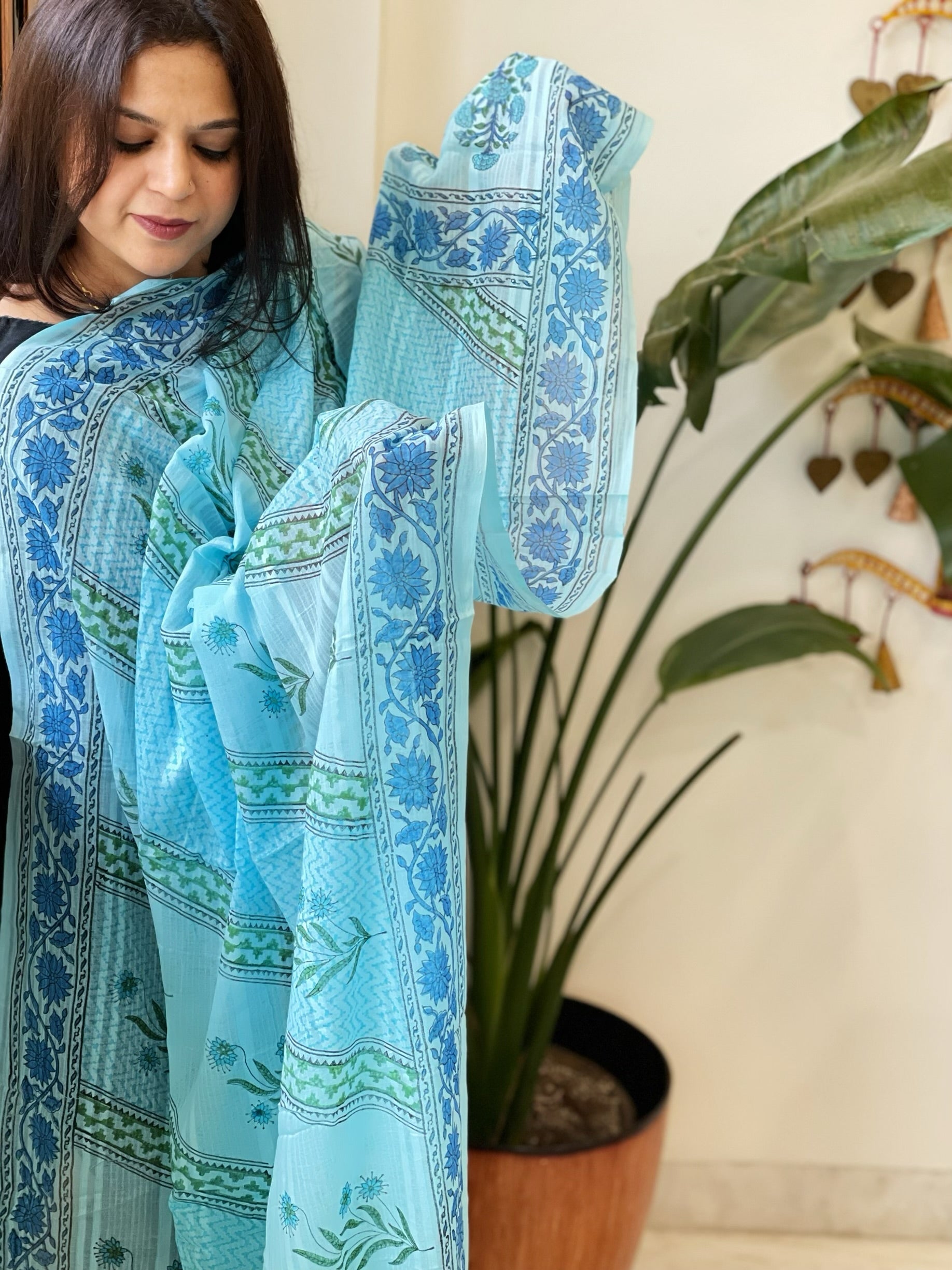 Blue Mul Cotton Handblock Printed Dupatta - Masakalee