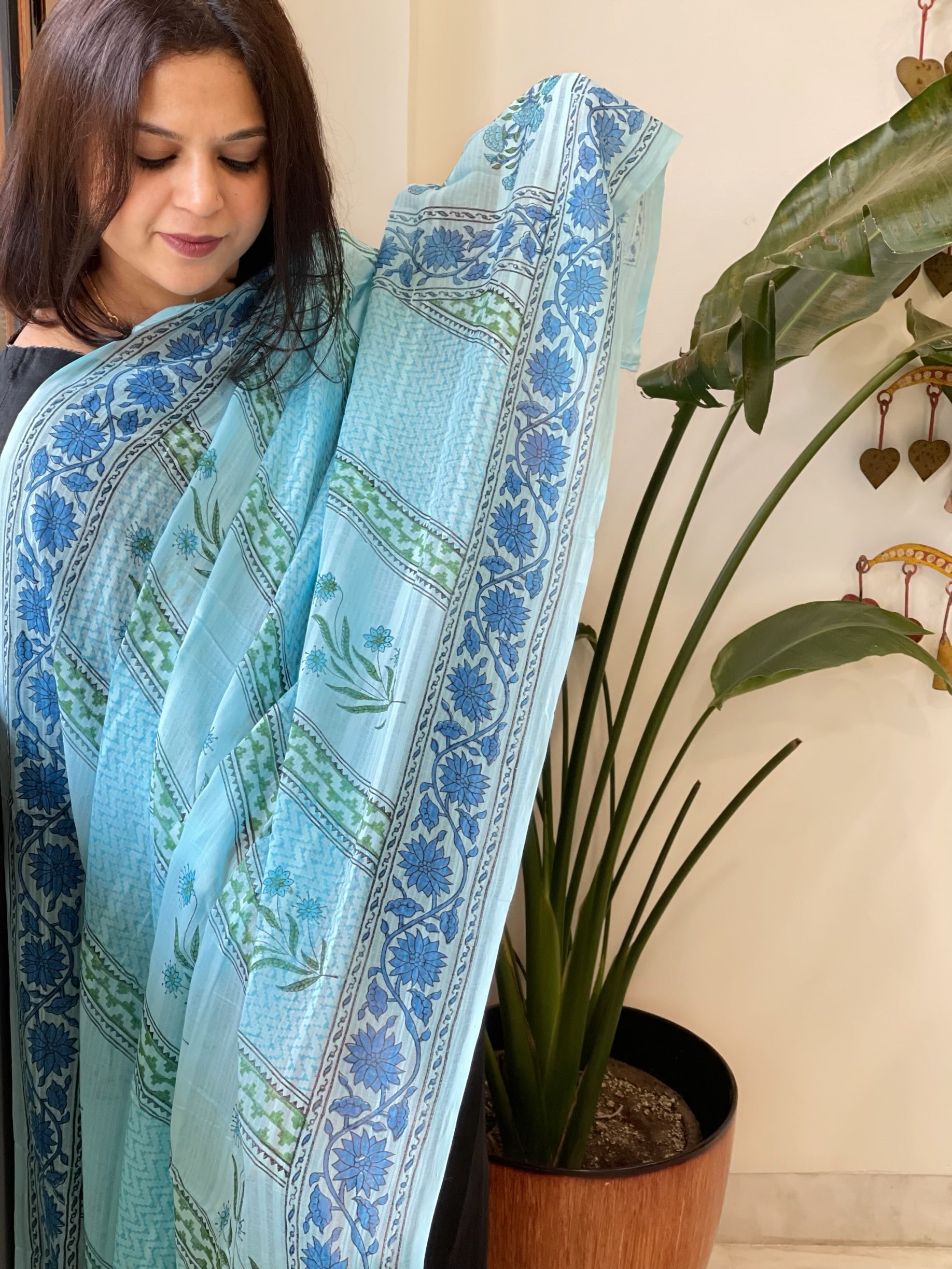 Blue Mul Cotton Handblock Printed Dupatta - Masakalee
