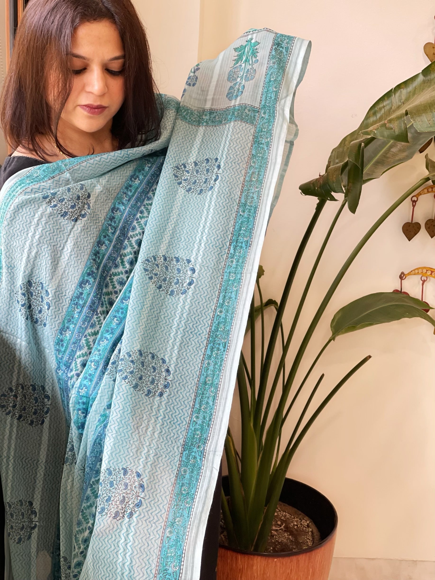Blue Mul Cotton Handblock Printed Dupatta - Masakalee