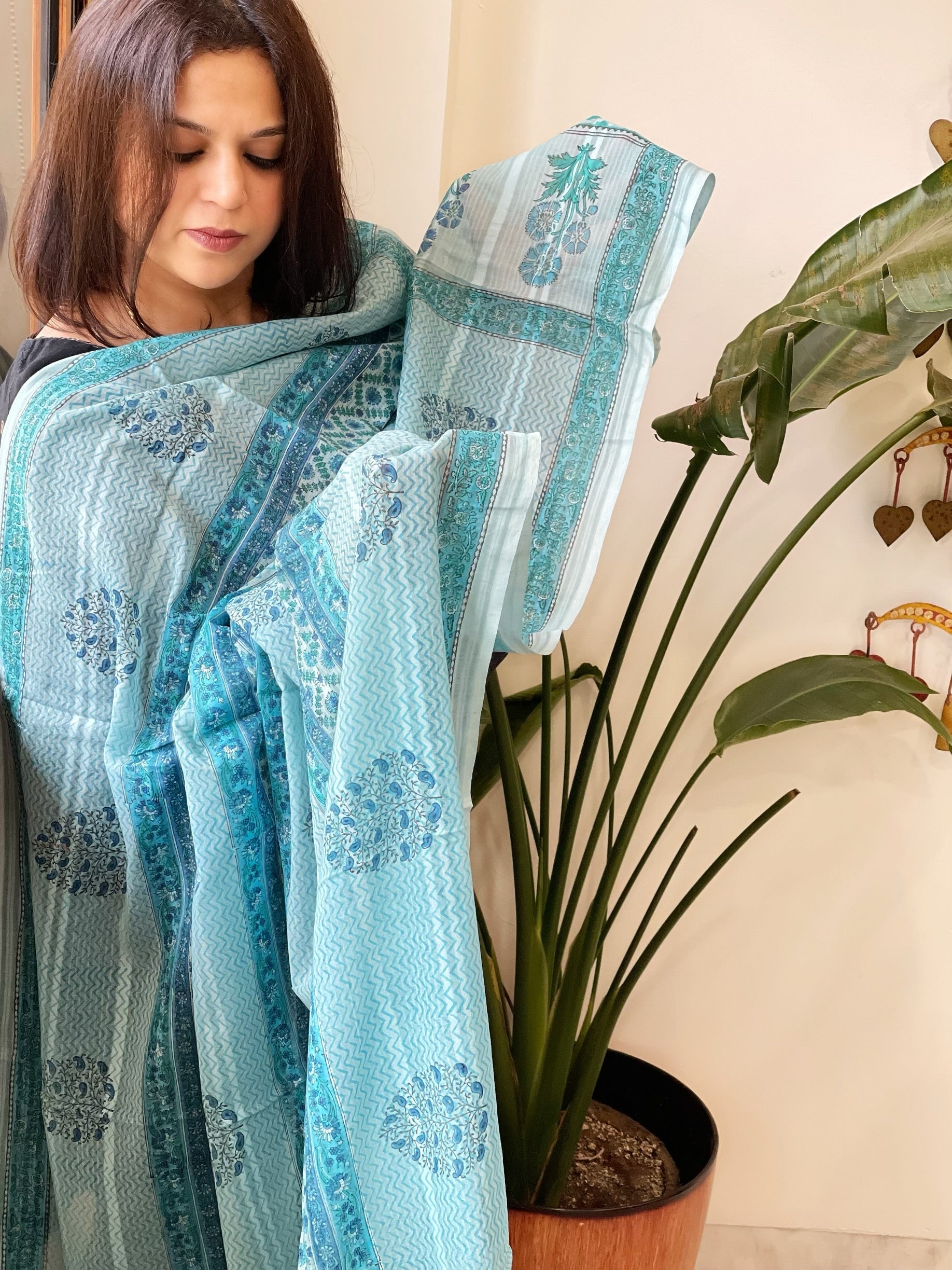 Blue Mul Cotton Handblock Printed Dupatta - Masakalee