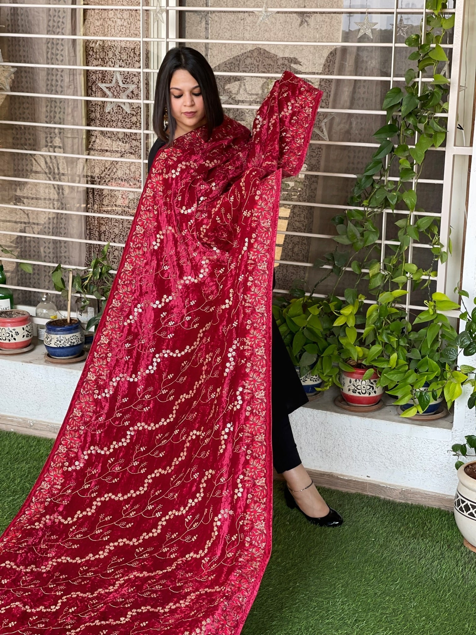 Cherry Red Velvet Dupatta with Thread Embroidery - Masakalee