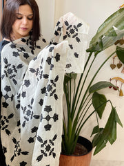 Cream Applique handwork Dupatta in Mul Chanderi - Masakalee