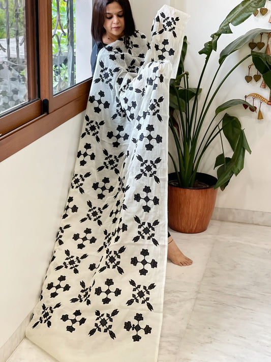 Cream Applique handwork Dupatta in Mul Chanderi - Masakalee