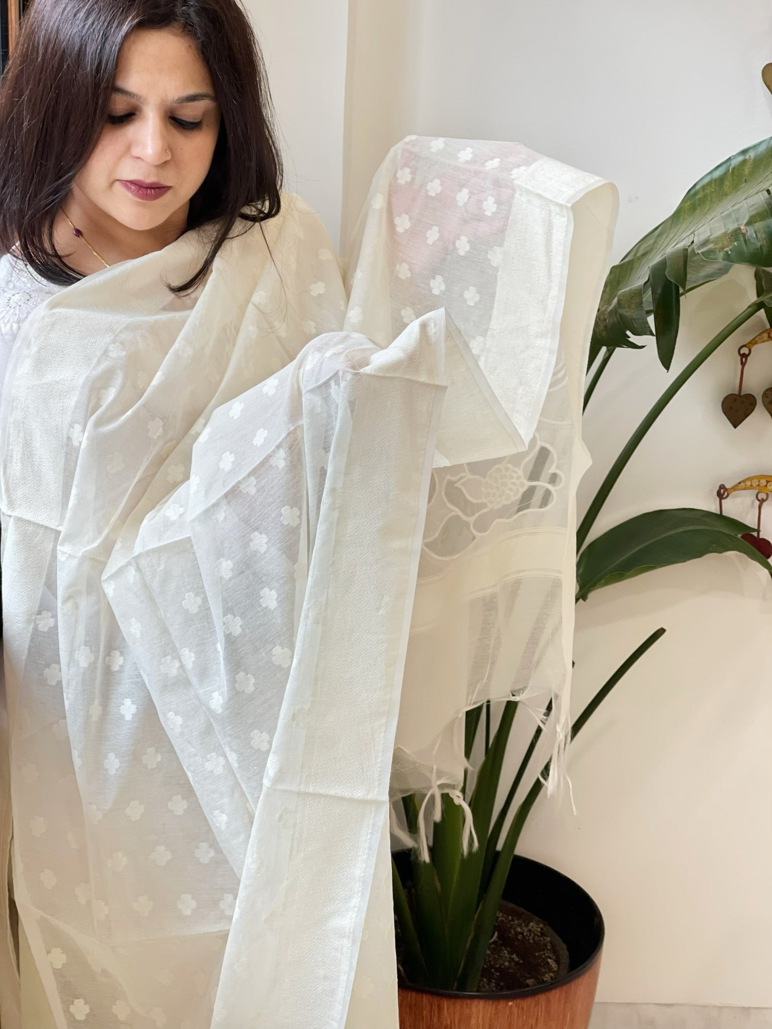 Cream Handwoven Chanderi Dupatta with Self Weaving and Cut Work Pallu - Masakalee