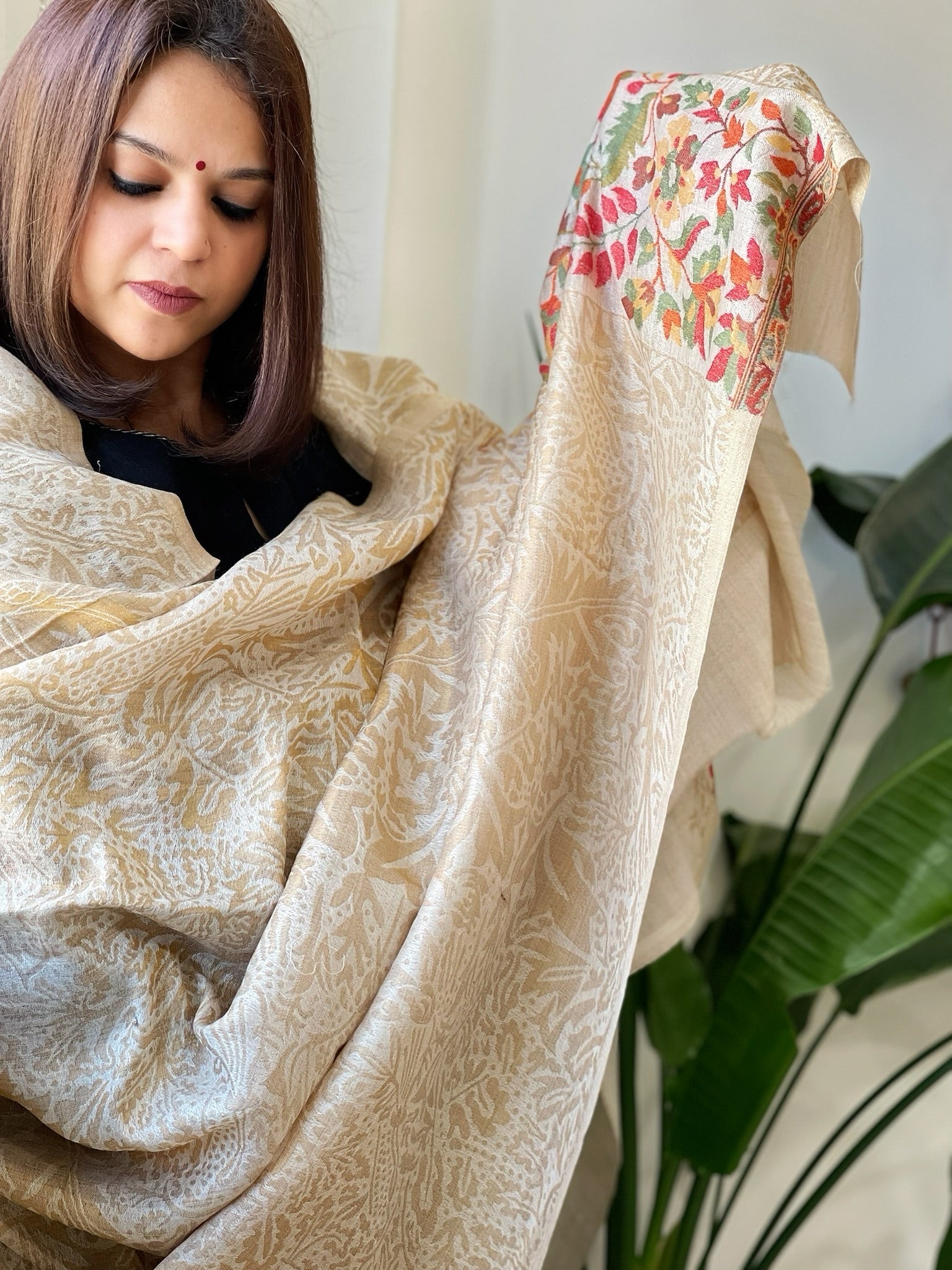 Cream Woven Pashmina Zari Shawl with Kaani Pallu - Masakalee
