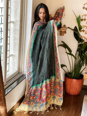 Deep Green Rai Bandhej Dupatta with Handpainted Kalamkari Pallu in Pure Muga Silk - Masakalee