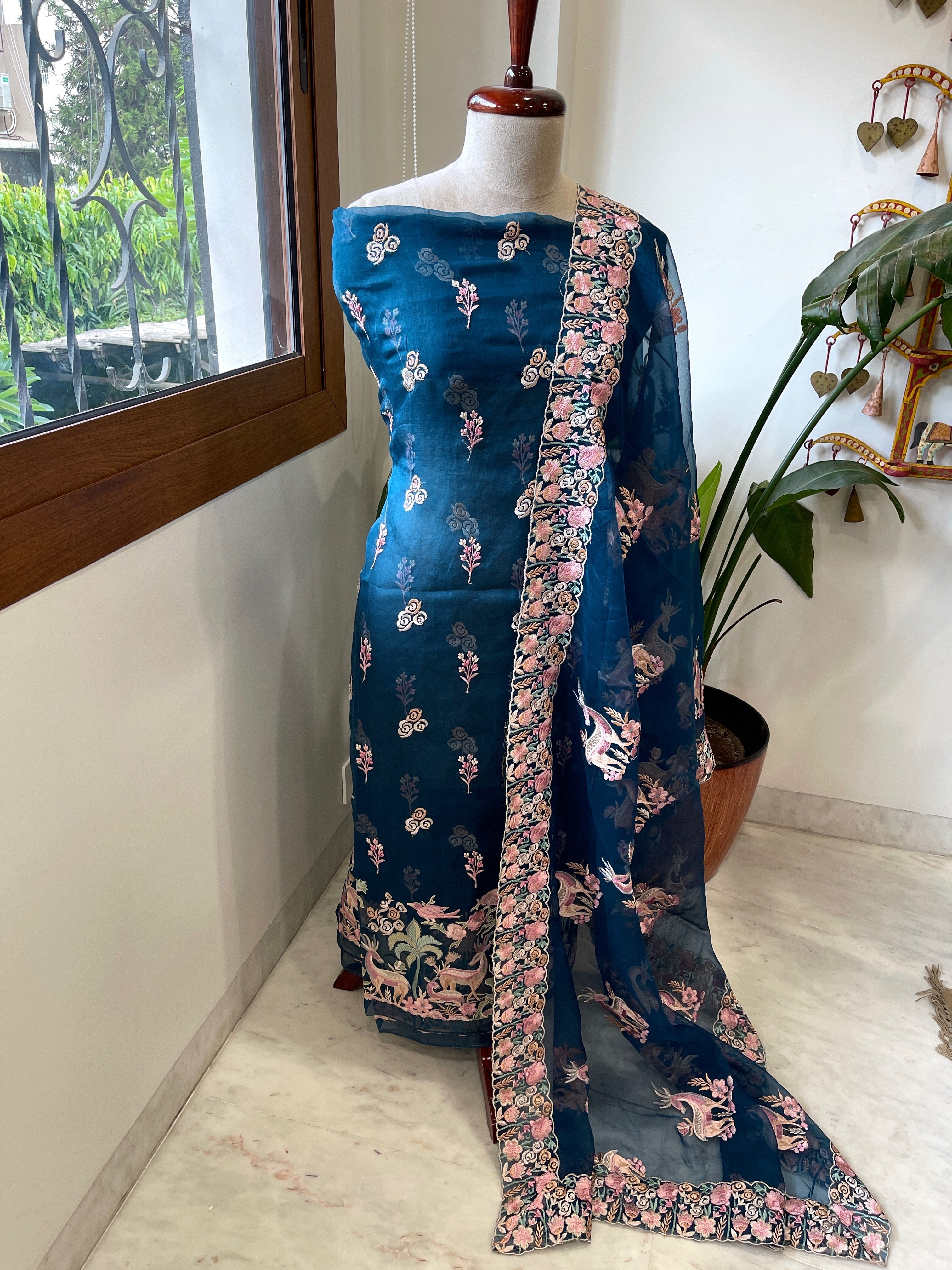 Dupatta Set (Kurta+Dupatta) with Thread Embroidery in Pure Organza - Masakalee