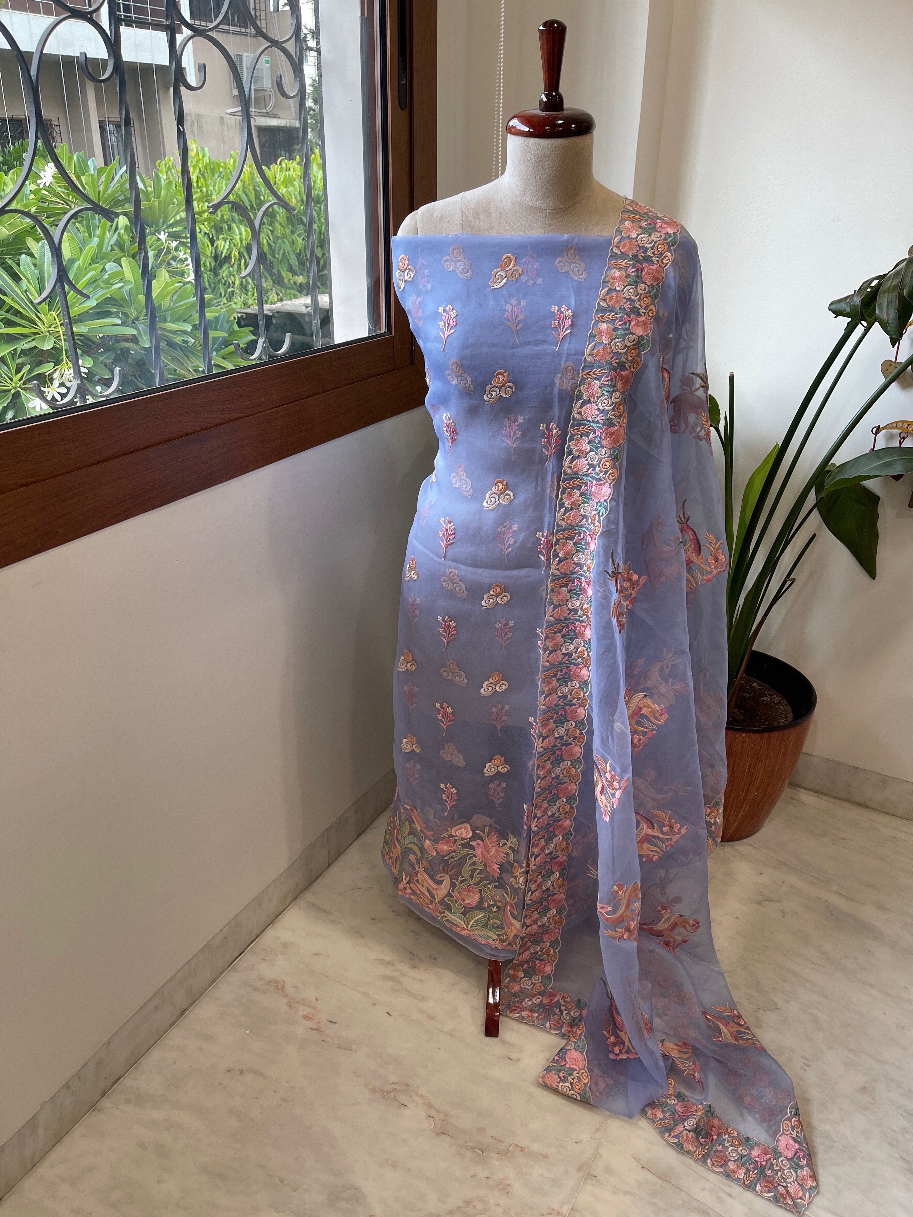 Dupatta Set (Kurta+Dupatta) with Thread Embroidery in Pure Organza - Masakalee