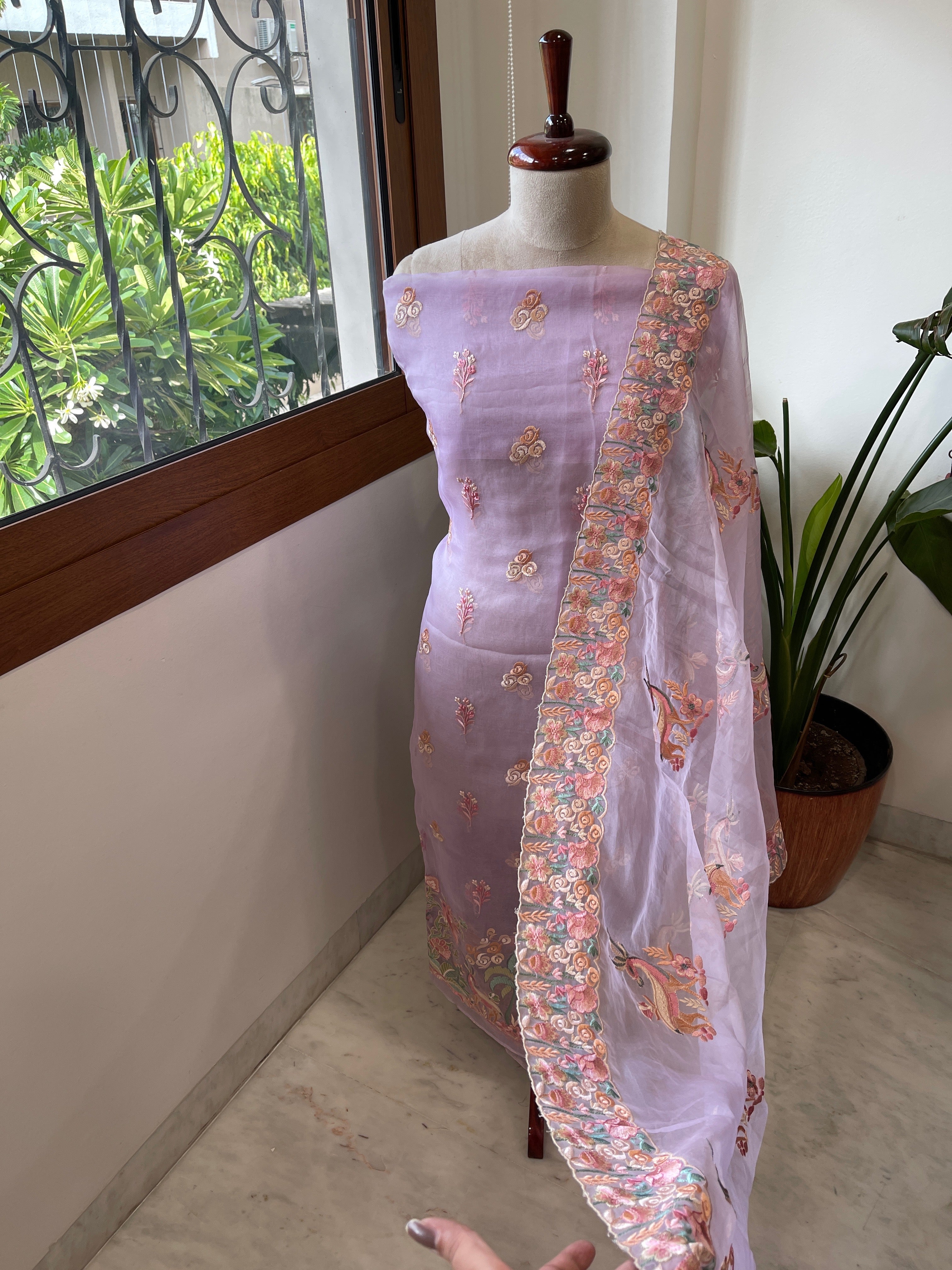 Dupatta Set (Kurta+Dupatta) with Thread Embroidery in Pure Organza - Masakalee