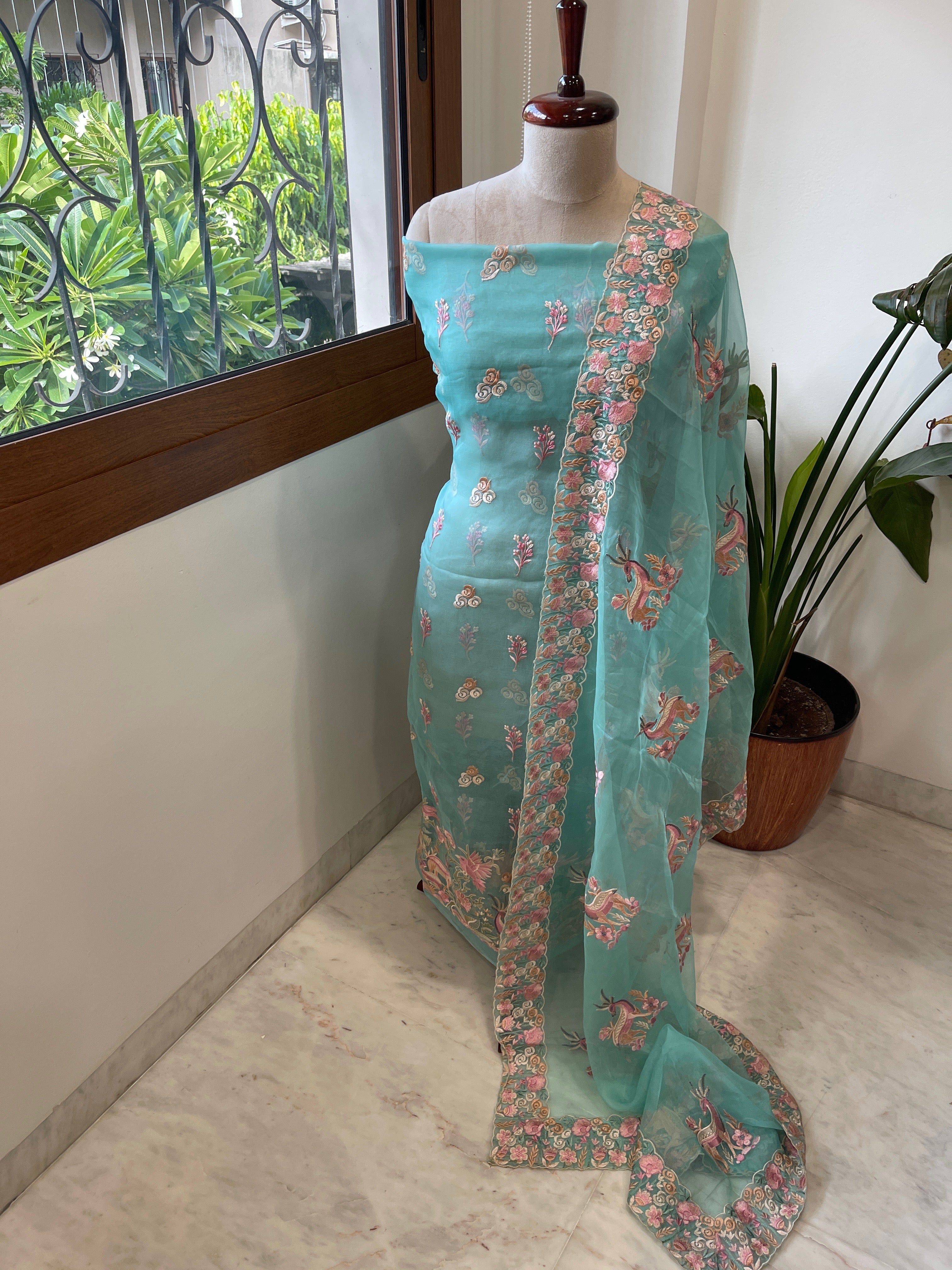 Dupatta Set (Kurta+Dupatta) with Thread Embroidery in Pure Organza - Masakalee