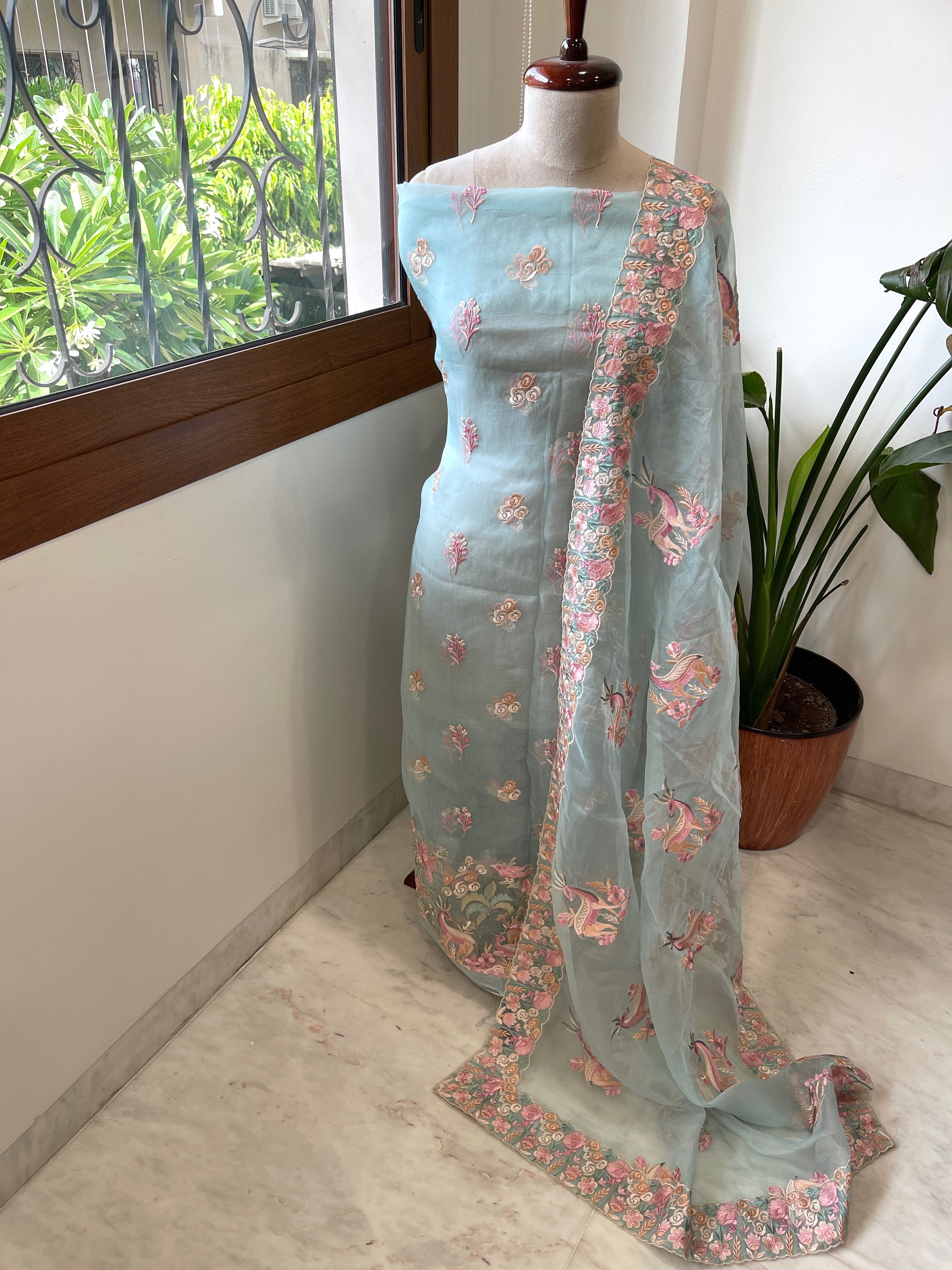 Dupatta Set (Kurta+Dupatta) with Thread Embroidery in Pure Organza - Masakalee