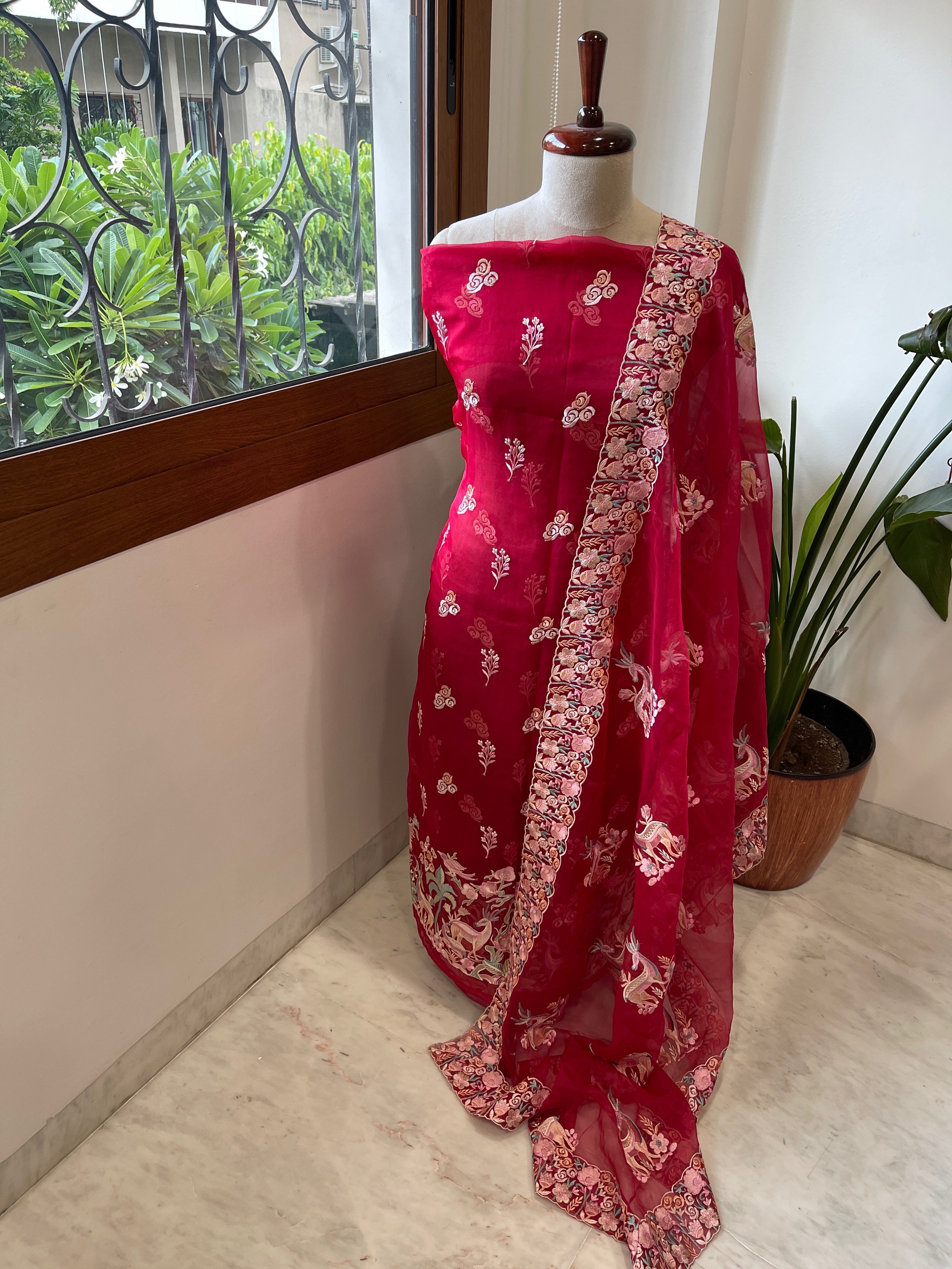 Dupatta Set (Kurta+Dupatta) with Thread Embroidery in Pure Organza - Masakalee