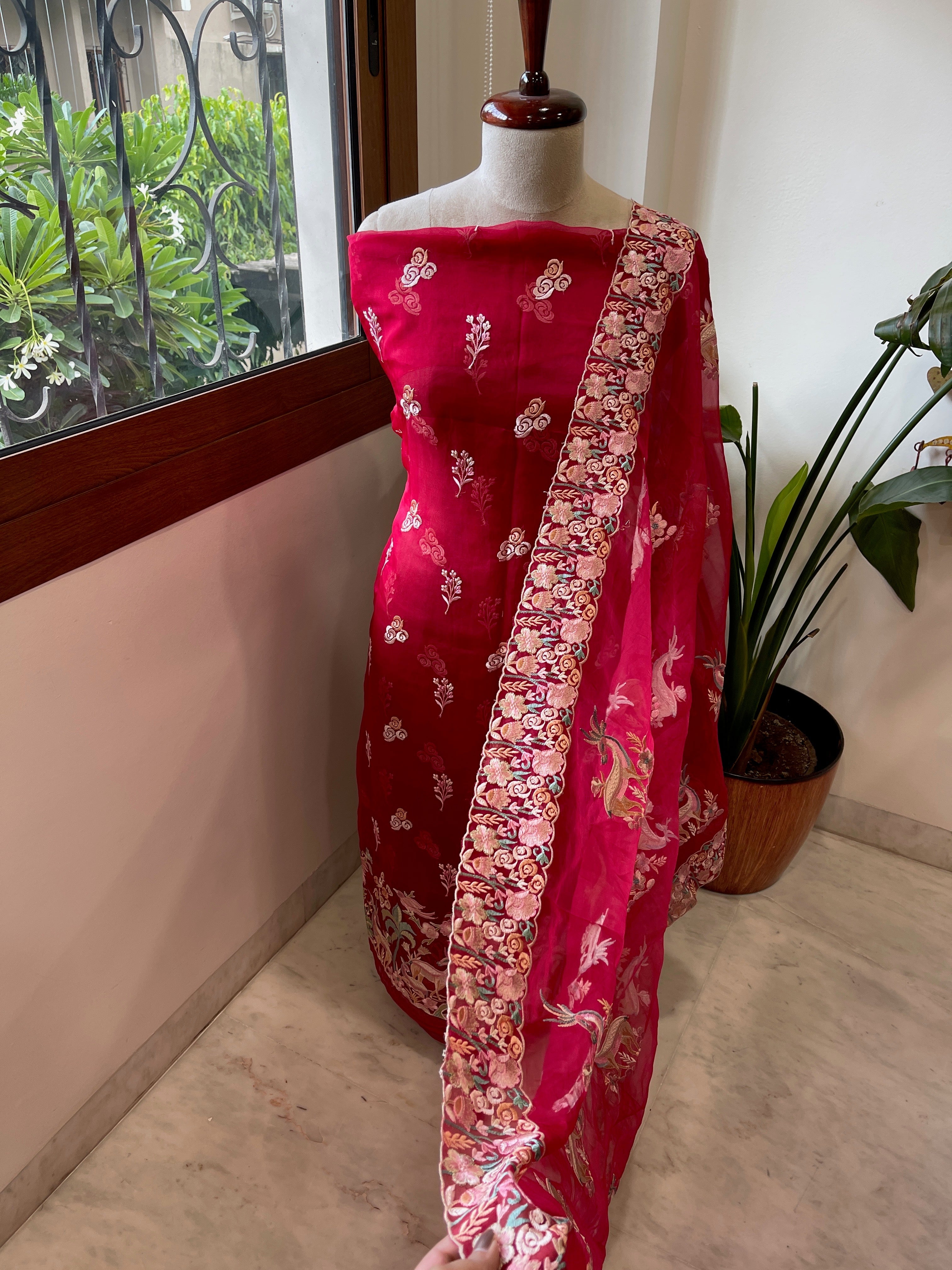 Dupatta Set (Kurta+Dupatta) with Thread Embroidery in Pure Organza - Masakalee