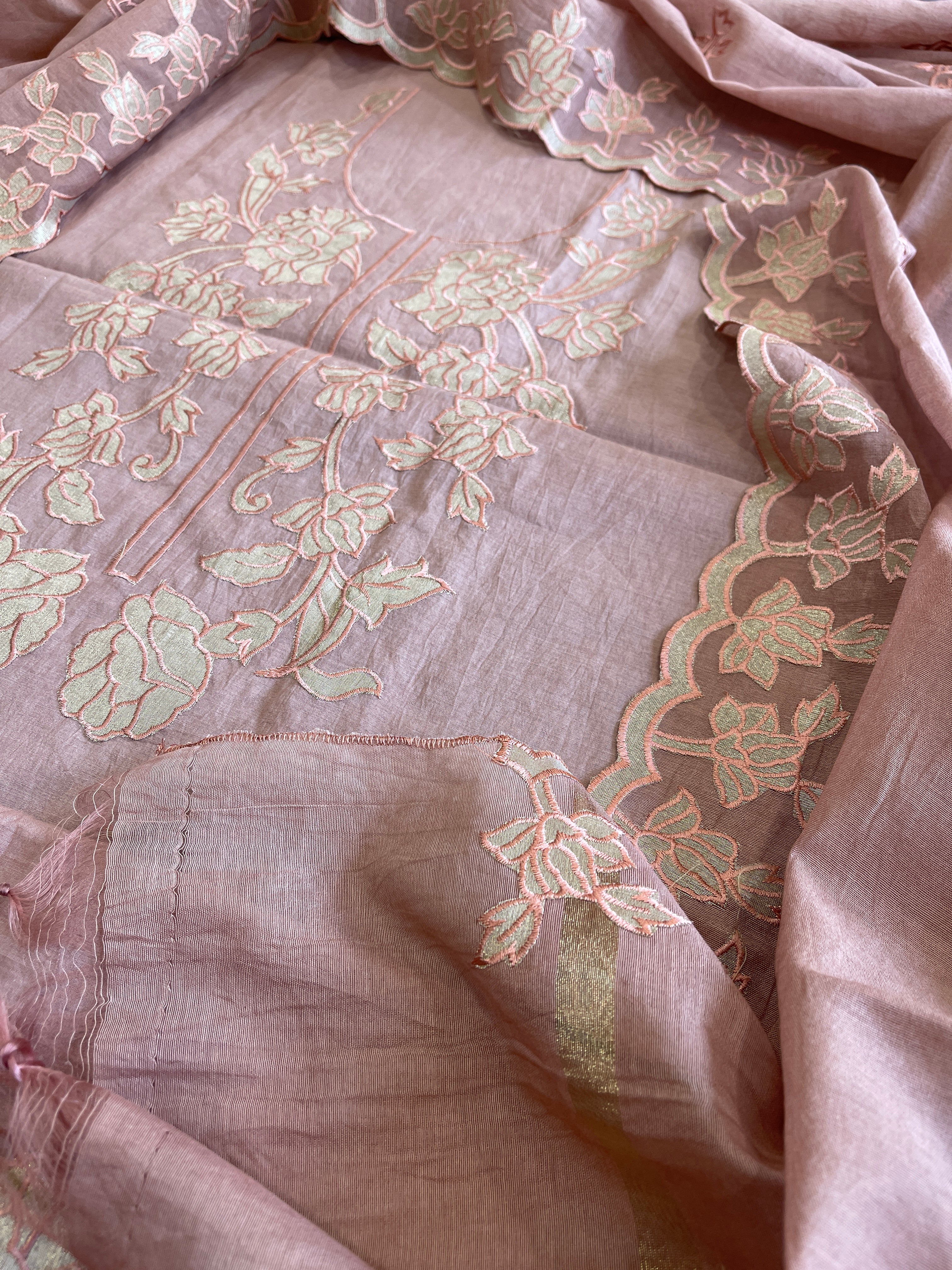Dusty Pink Applique Suit Set in Mul Chanderi - Masakalee