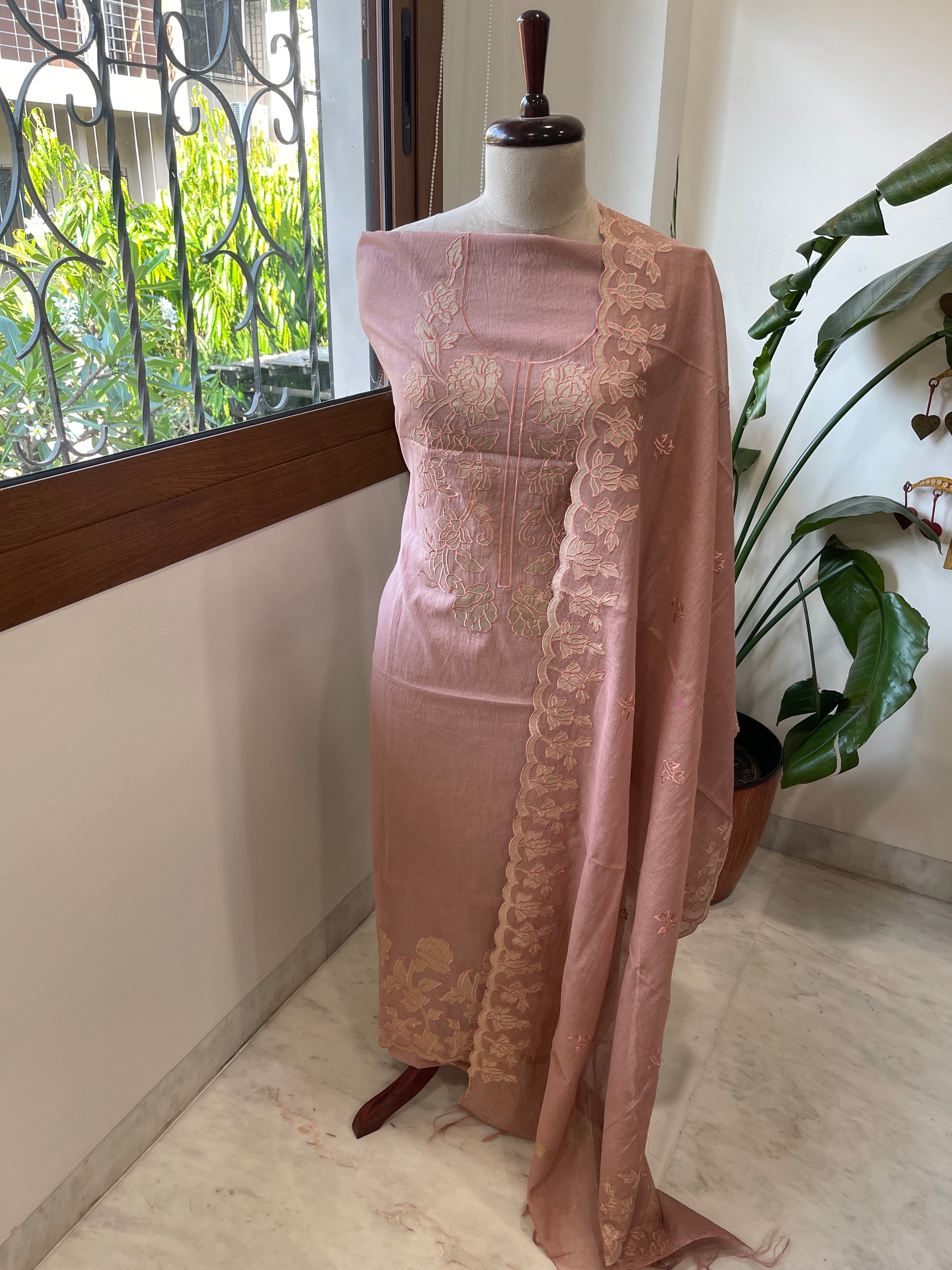 Dusty Pink Applique Suit Set in Mul Chanderi - Masakalee