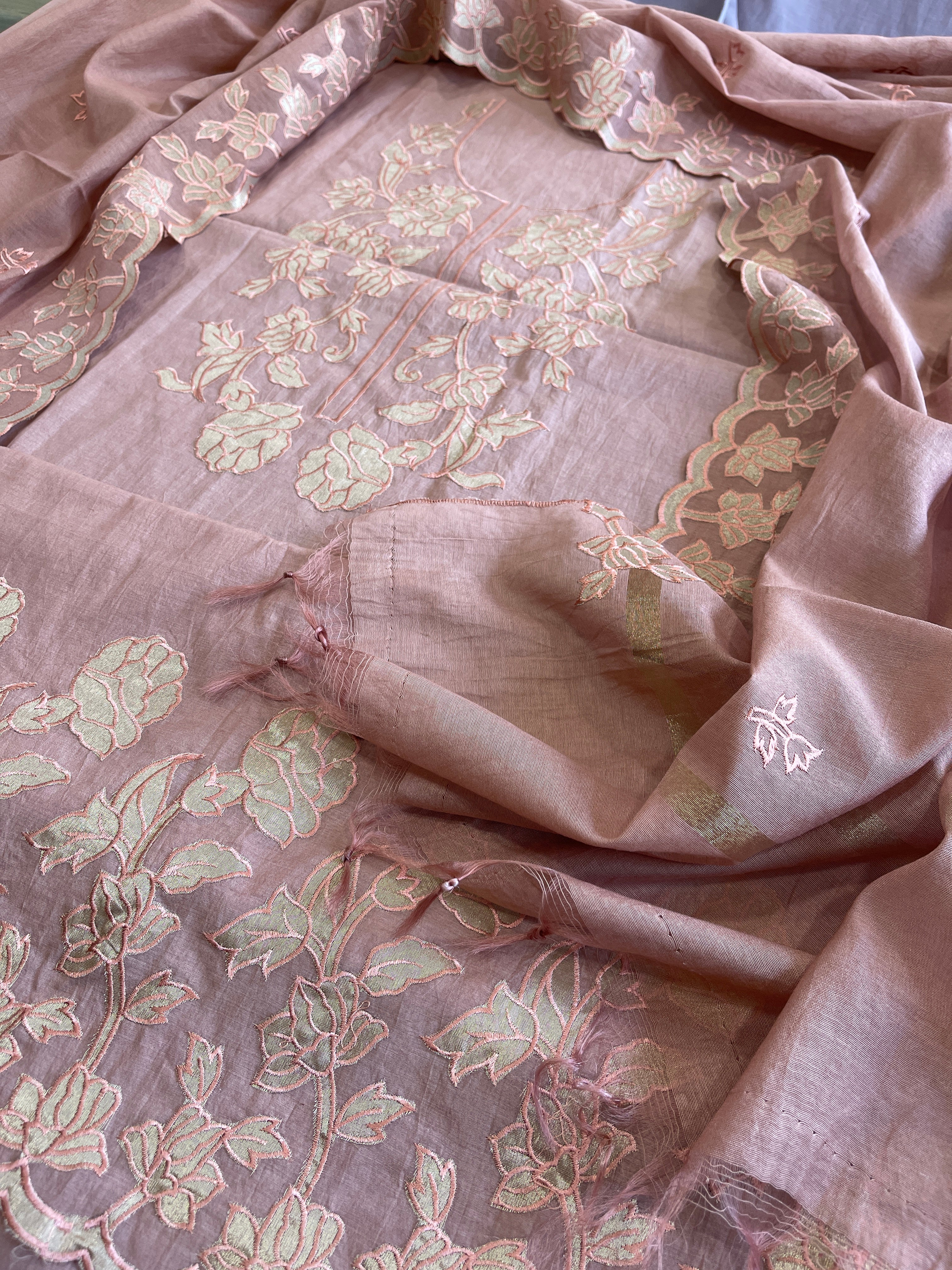 Dusty Pink Applique Suit Set in Mul Chanderi - Masakalee