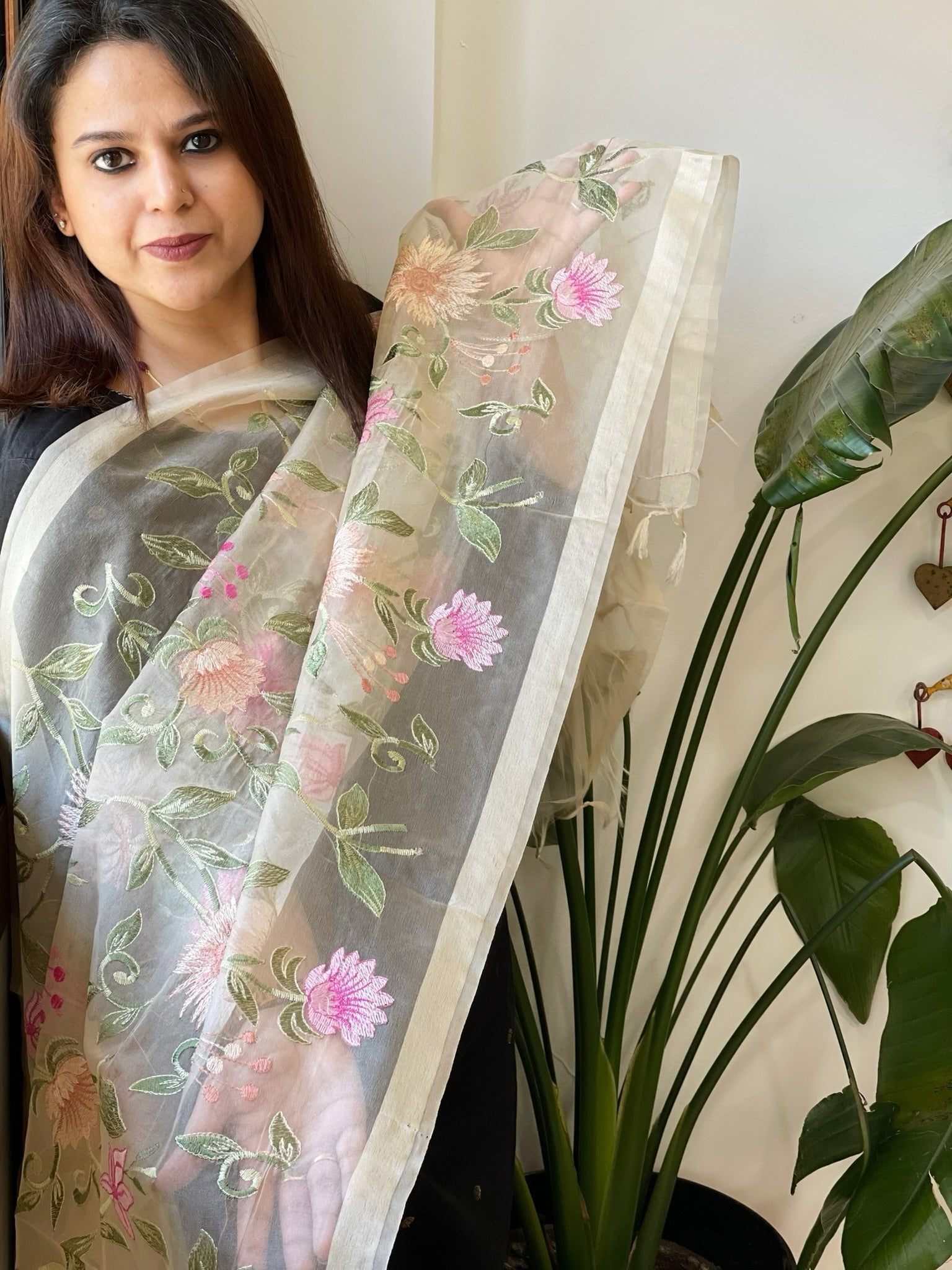 Gold Organza Dupatta with thread embroidery - Masakalee