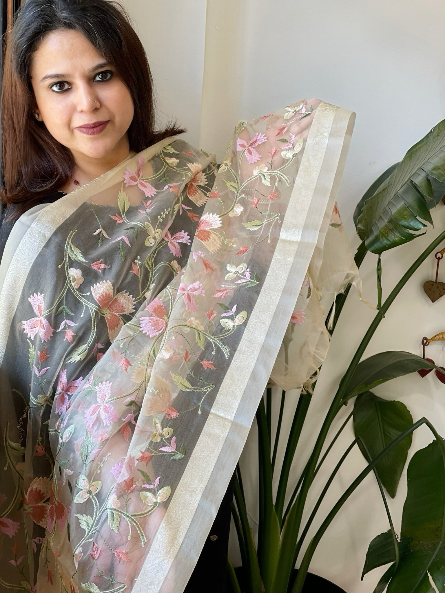 Gold Organza Dupatta with thread embroidery - Masakalee