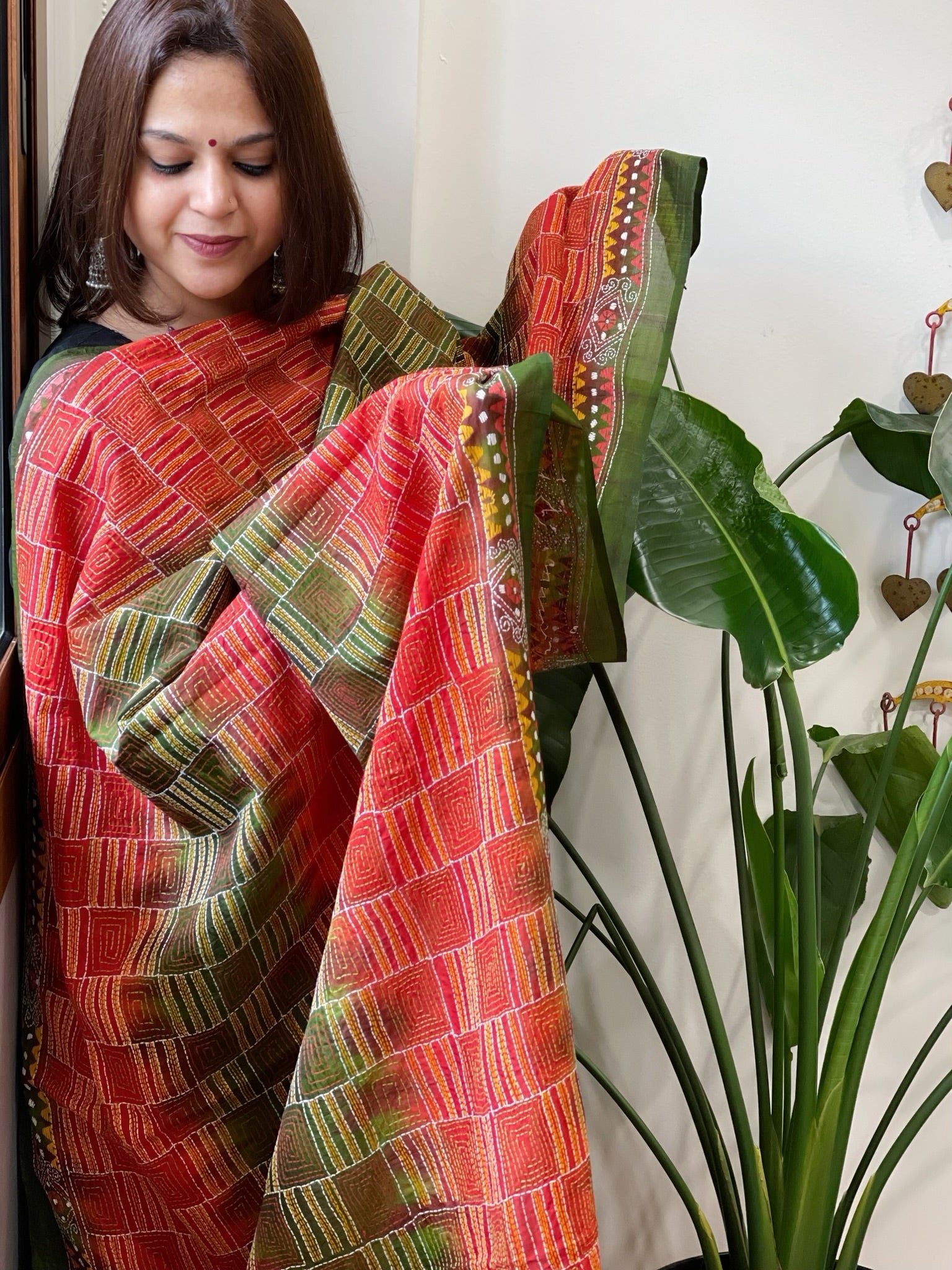 Green and Red Handmade Kantha Dupatta in Silk - Masakalee