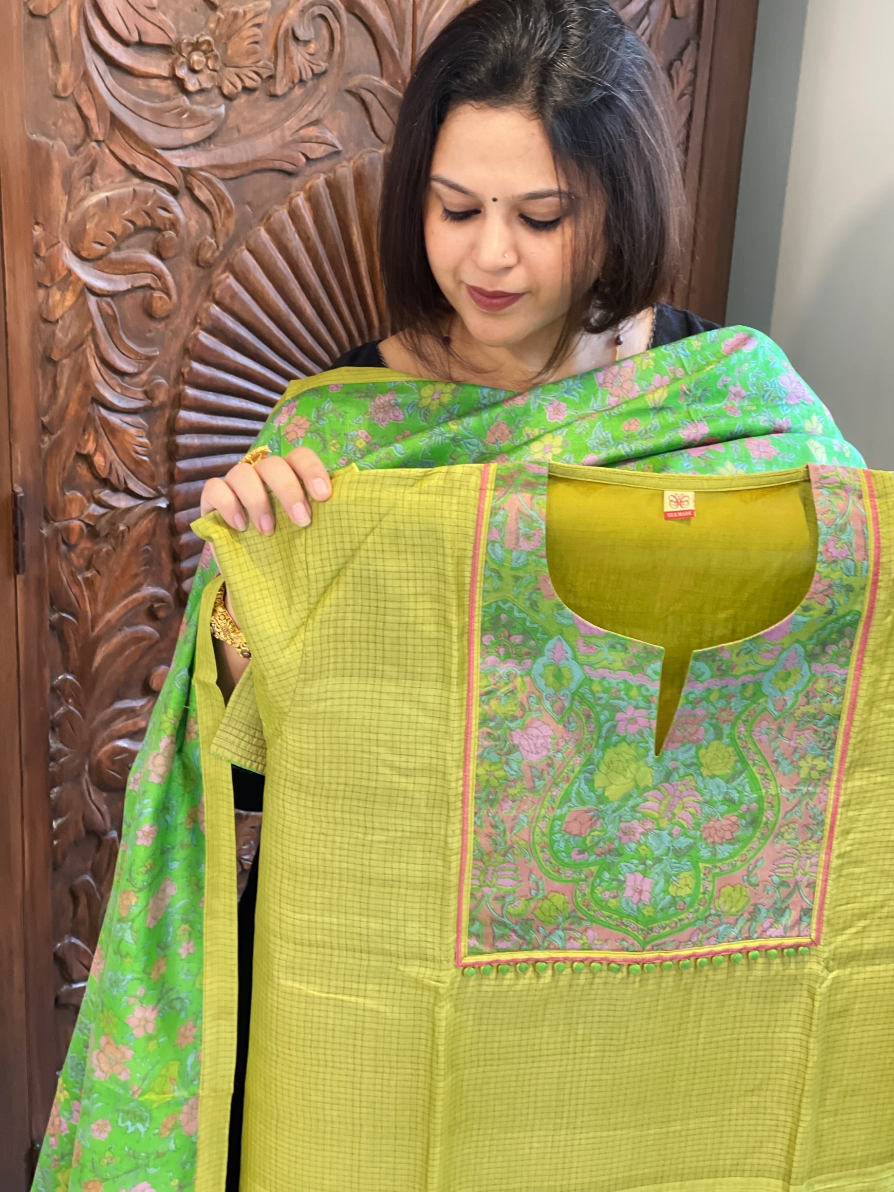 Green Dupatta Set (Kurta+Dupatta) with Handblock Print in Pure Tussar Silk - Masakalee
