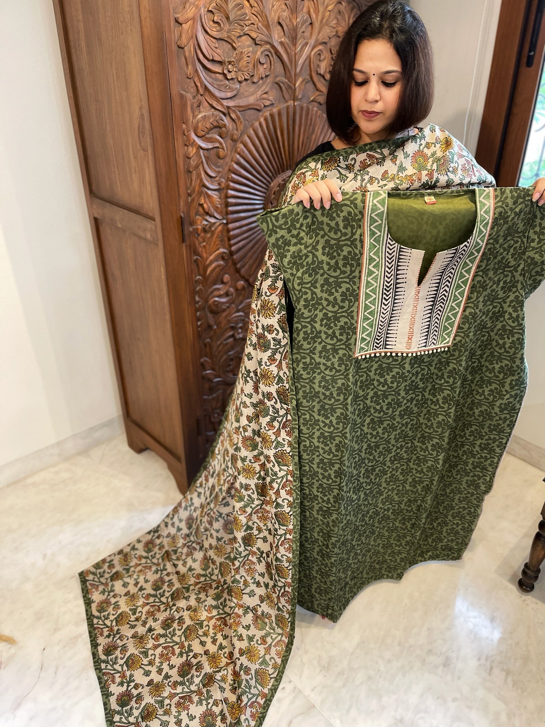 Green Dupatta Set (Kurta+Dupatta) with Handblock Print in Pure Tussar Silk - Masakalee