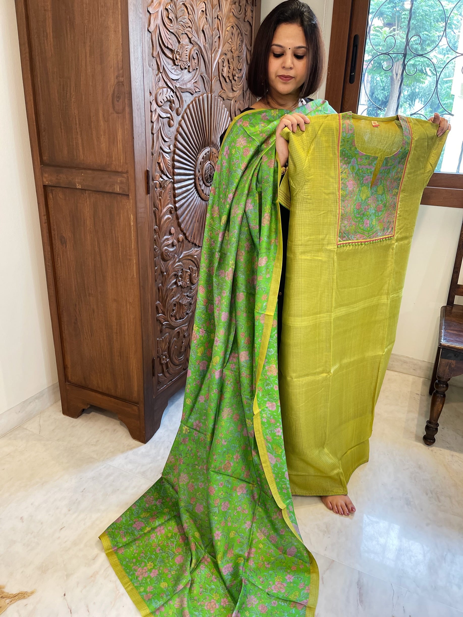Green Dupatta Set (Kurta+Dupatta) with Handblock Print in Pure Tussar Silk - Masakalee