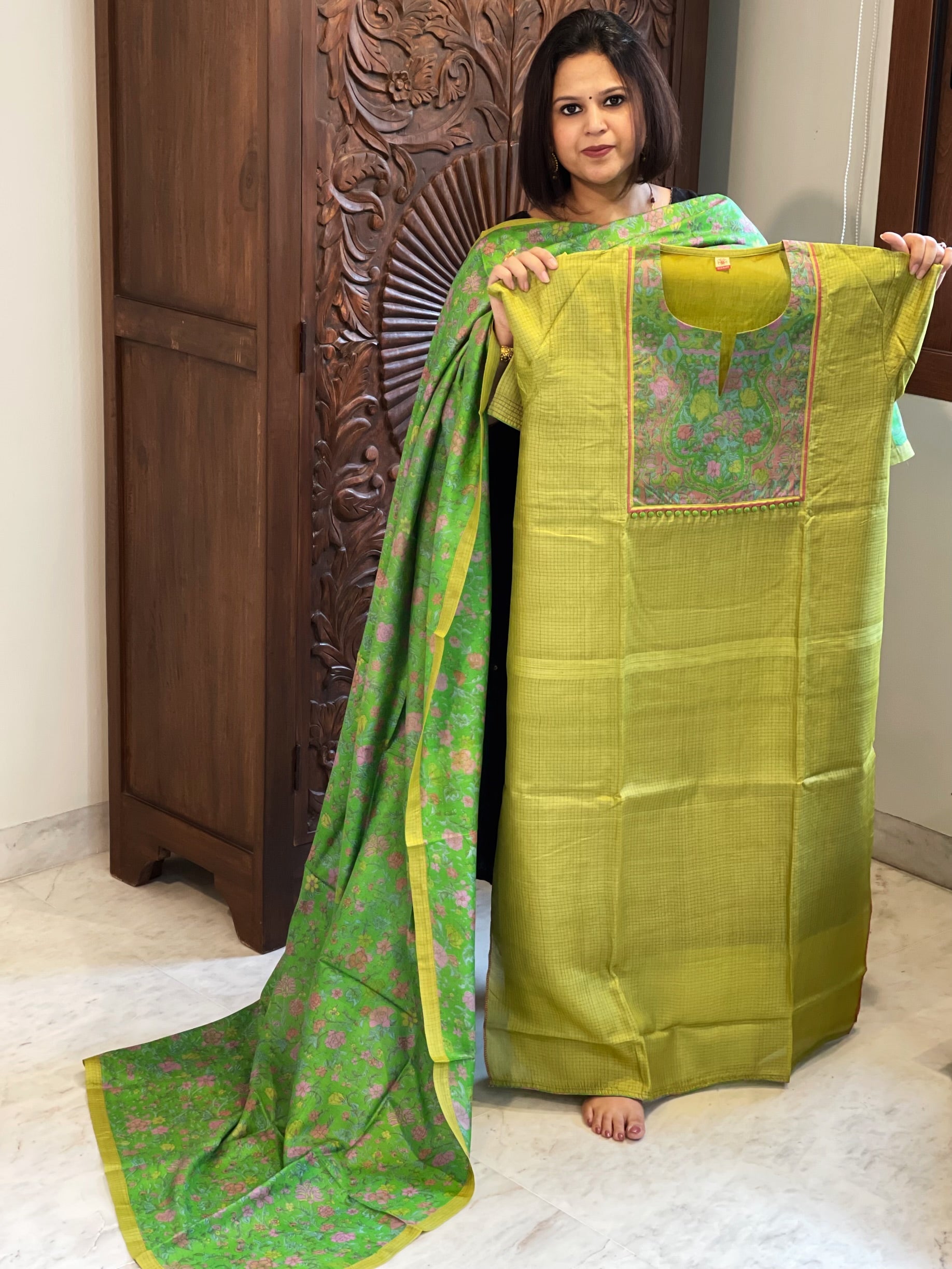 Green Dupatta Set (Kurta+Dupatta) with Handblock Print in Pure Tussar Silk - Masakalee