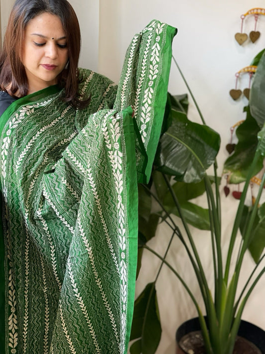 Green Handmade Kantha Dupatta in Silk - Masakalee