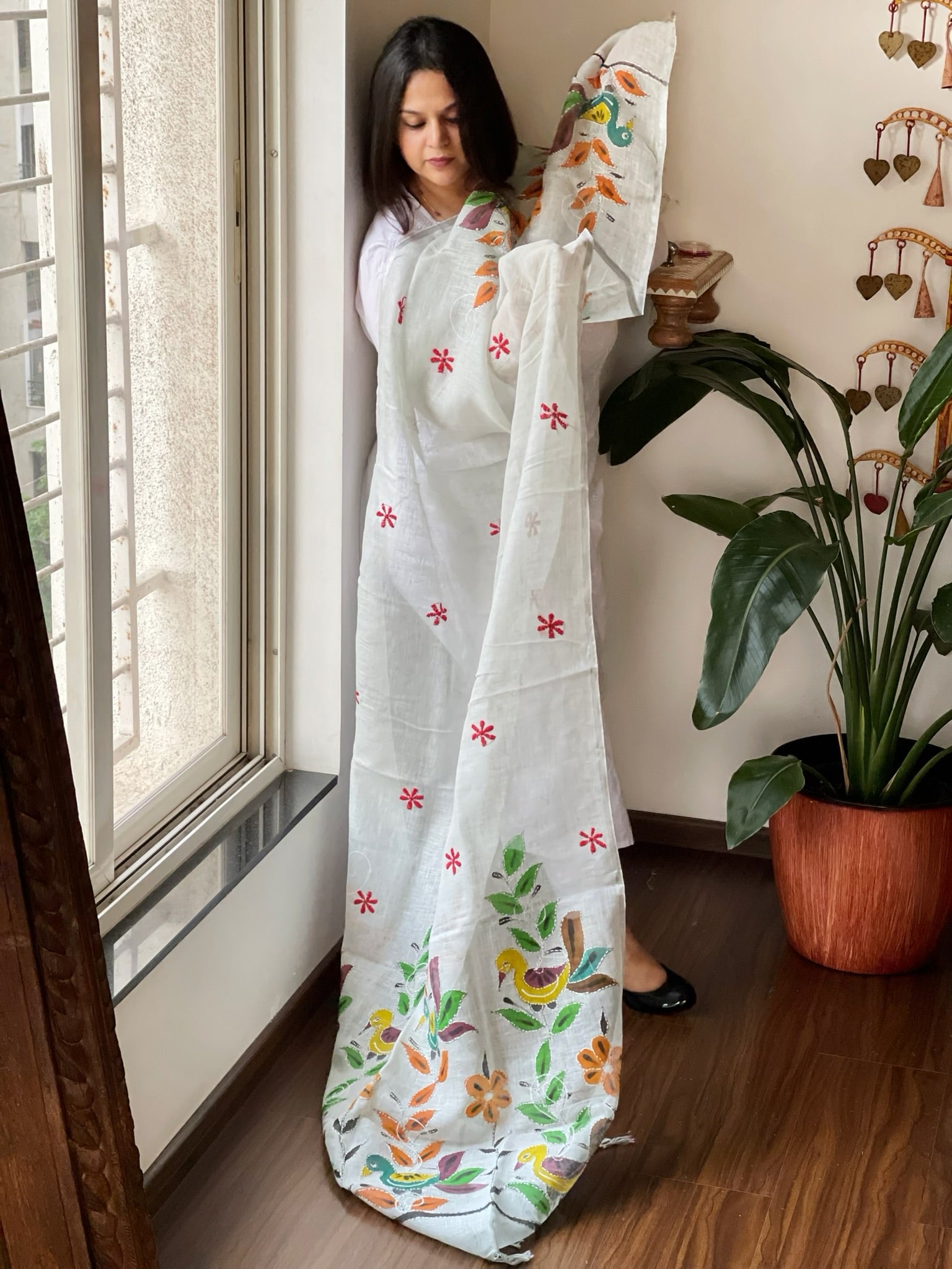 Green Handpainted Dupatta with Kantha Stitch Handwork in Linen - Masakalee