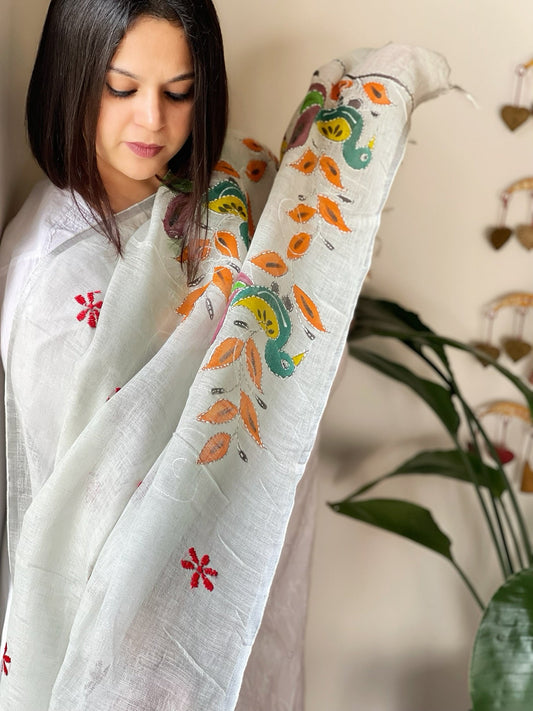 Green Handpainted Dupatta with Kantha Stitch Handwork in Linen - Masakalee