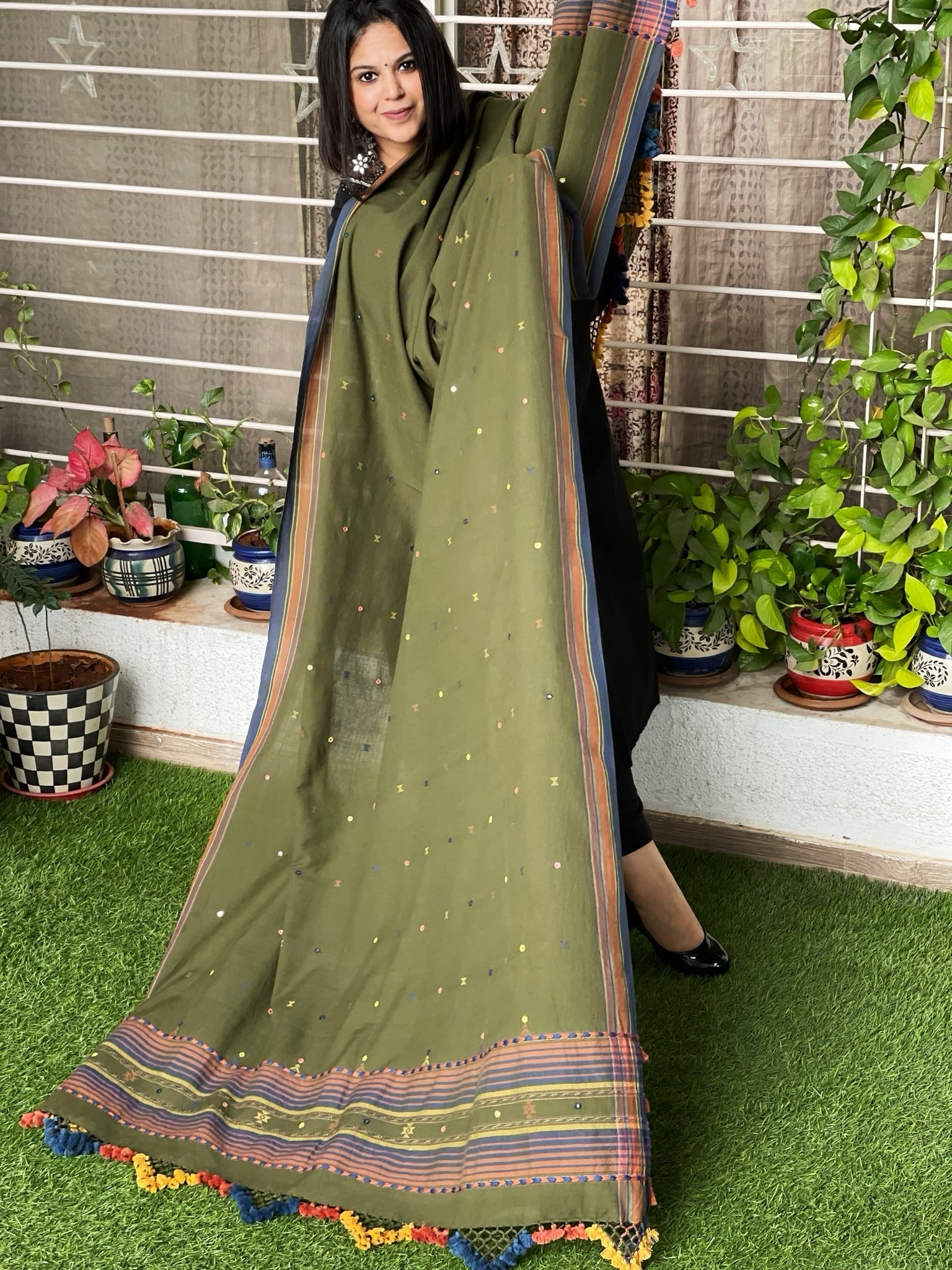 Green Handwoven Bhujodi Dupatta with Mirror Handwork in Kala Cotton - Masakalee