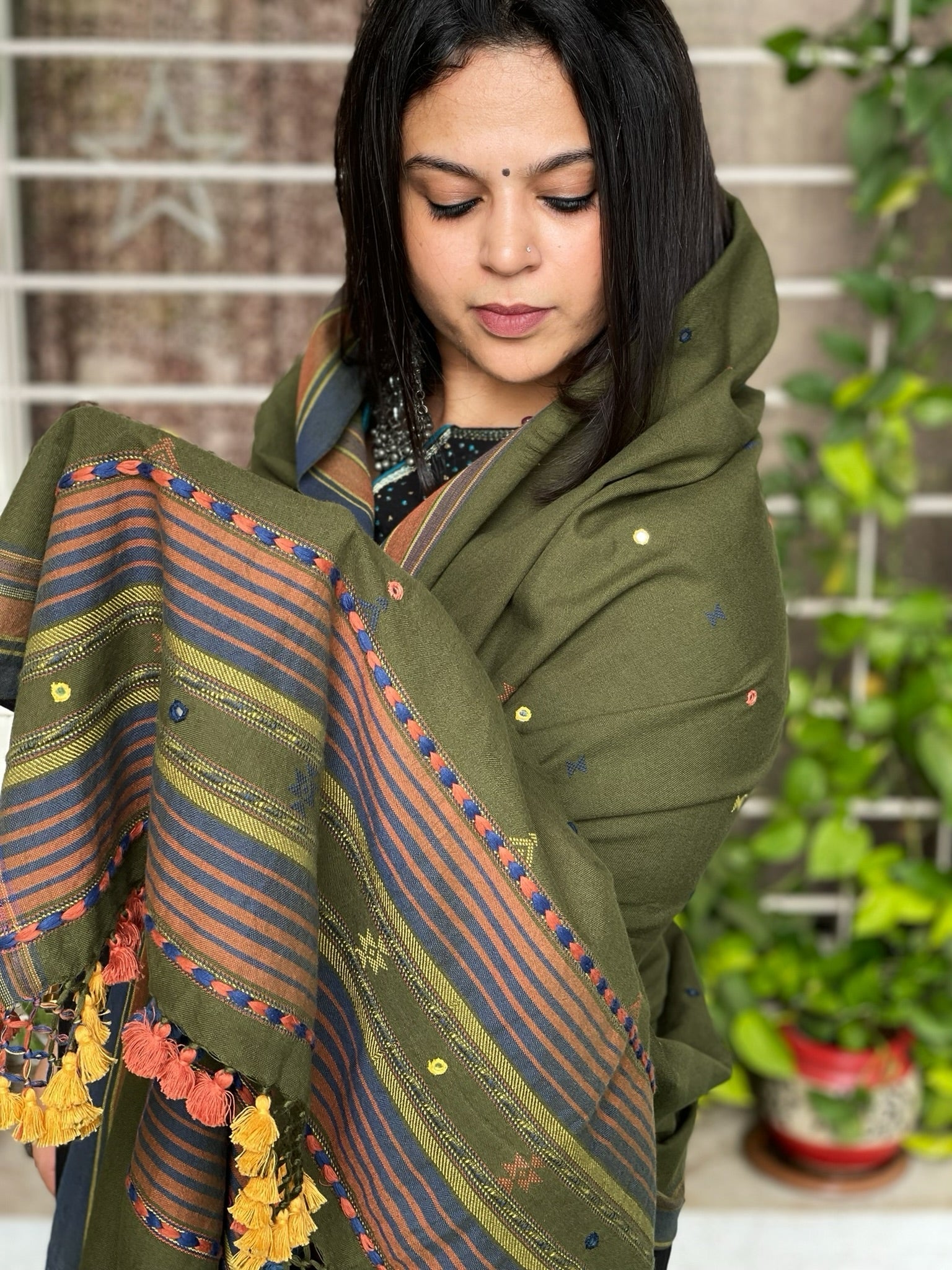 Green Handwoven Bhujodi Dupatta with Mirror Handwork in Kala Cotton - Masakalee