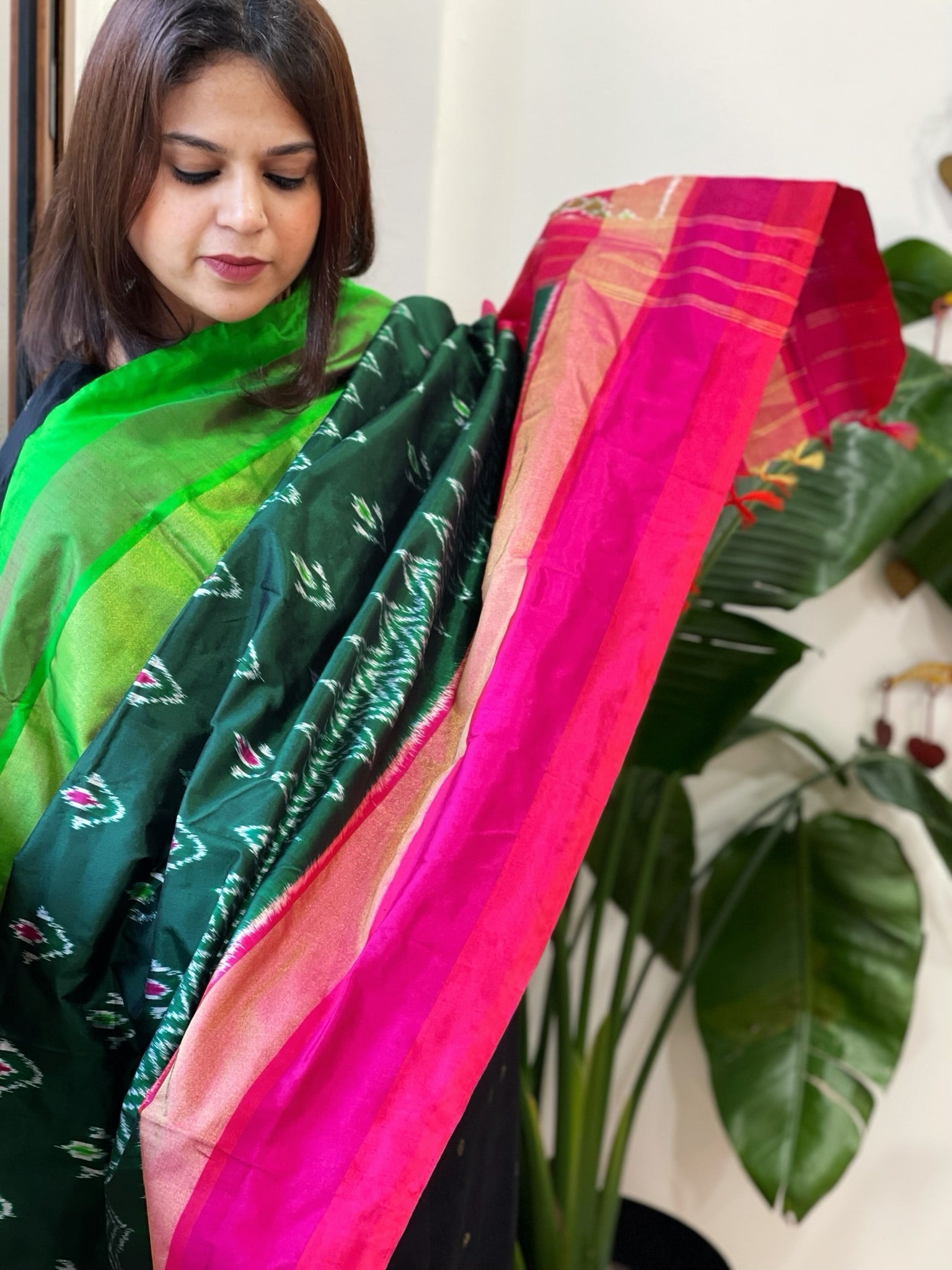 Green Handwoven Ikat Dupatta in Pure Silk - Masakalee