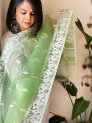 Green Handwoven Jamdani Dupatta in Pure Muslin - Masakalee