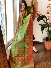 Green Handwoven Jamdani Dupatta in Pure Muslin - Chanderi - Masakalee