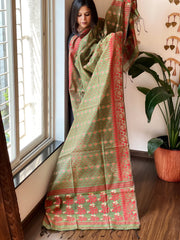 Green Handwoven Jamdani Dupatta in Pure Muslin - Chanderi - Masakalee