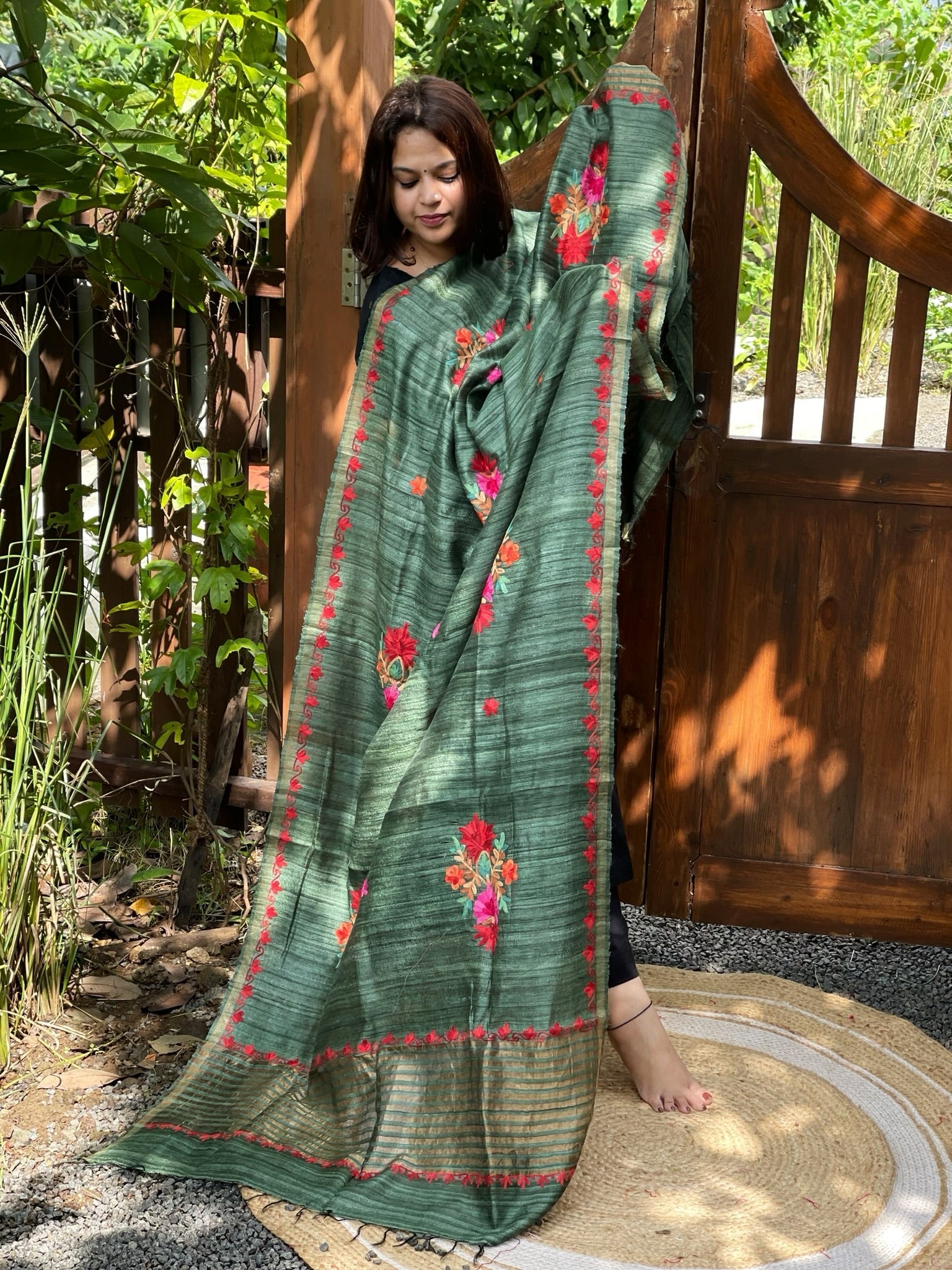 Green Kashmiri Aari Embroidered Dupatta in Geecha Silk - Masakalee